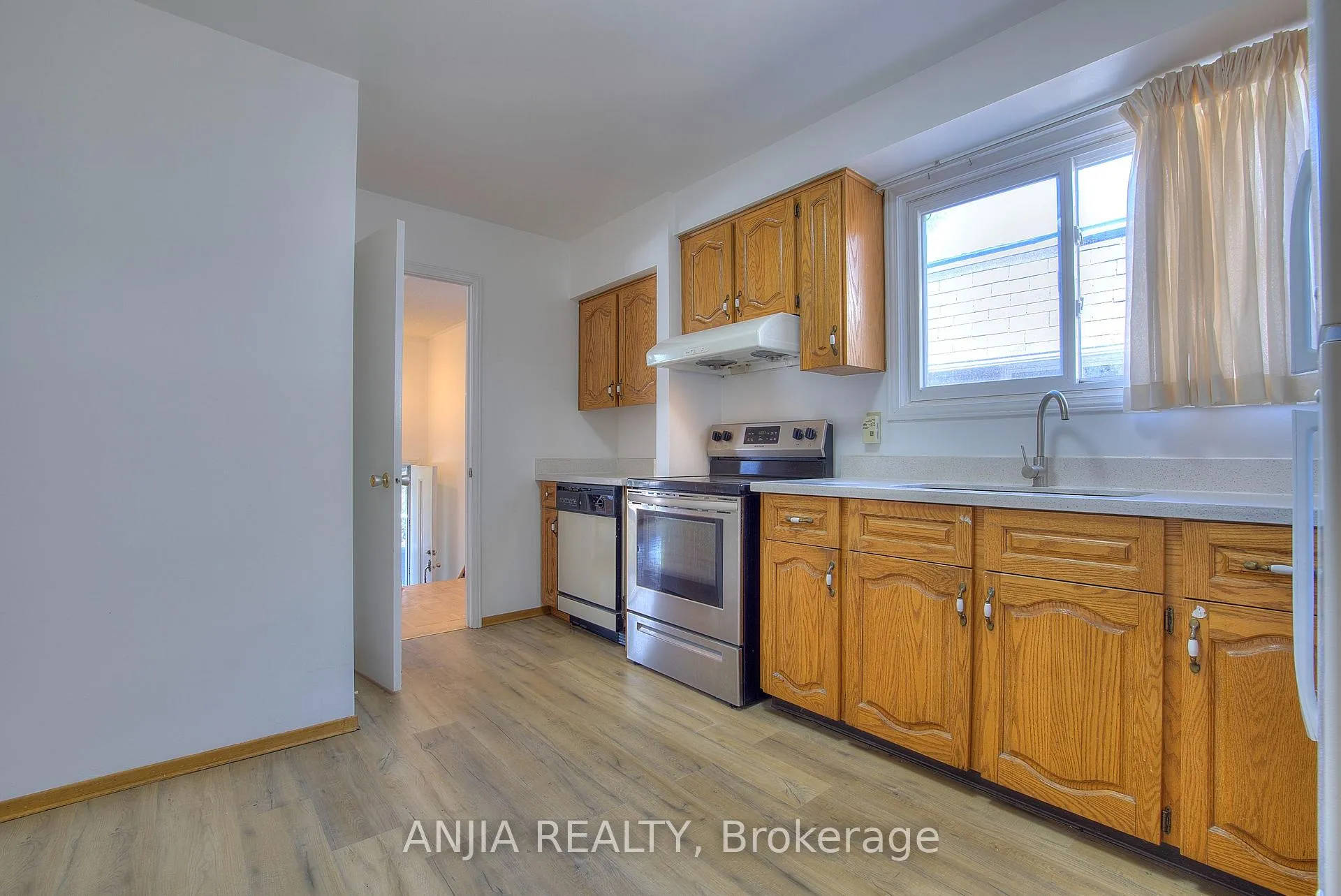 Photo 9 of Unit Cres, 128 Loganberry Crescent, North York, Hillcrest Village — HOMEH