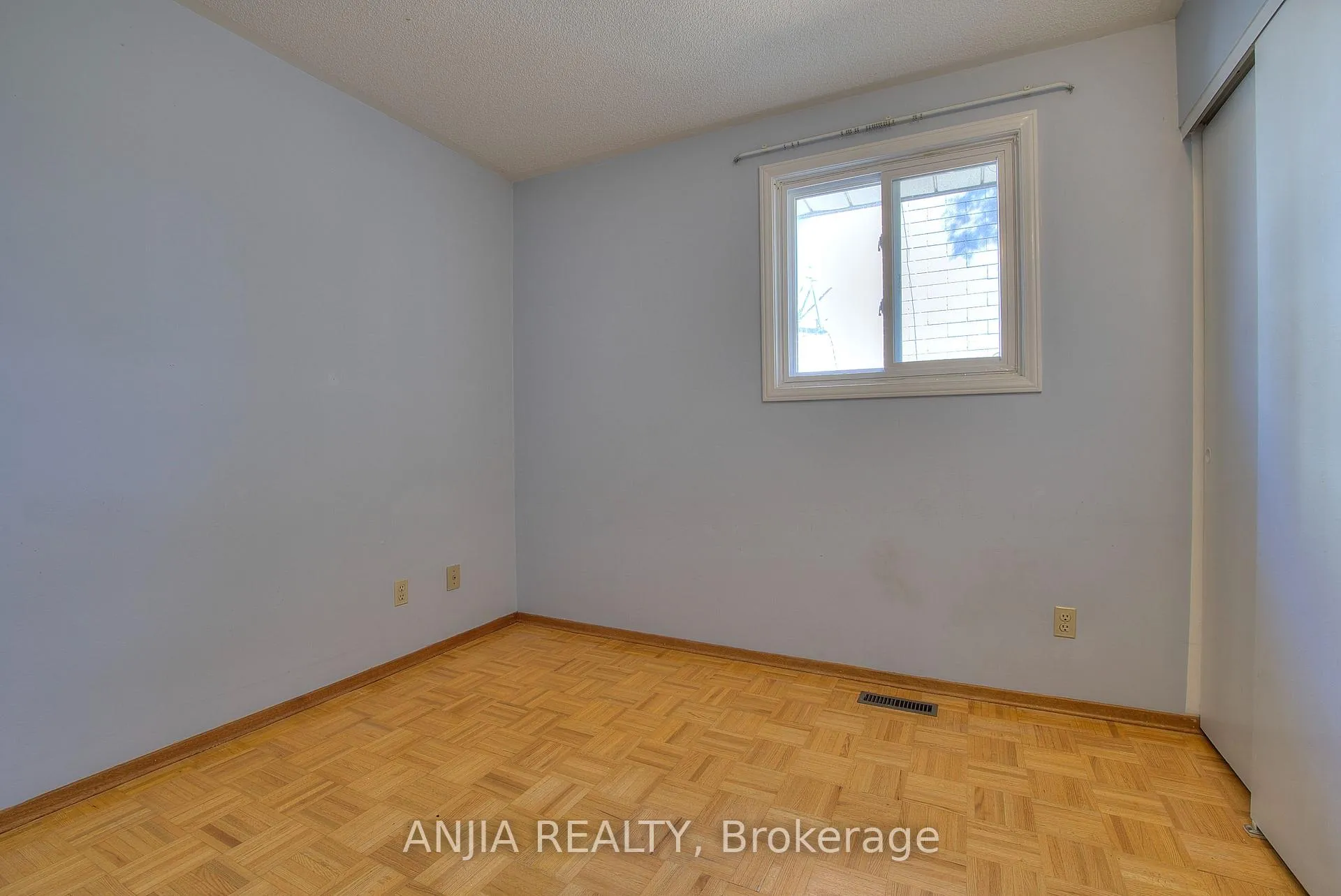 Photo 11 of Unit Cres, 128 Loganberry Crescent, North York, Hillcrest Village — HOMEH