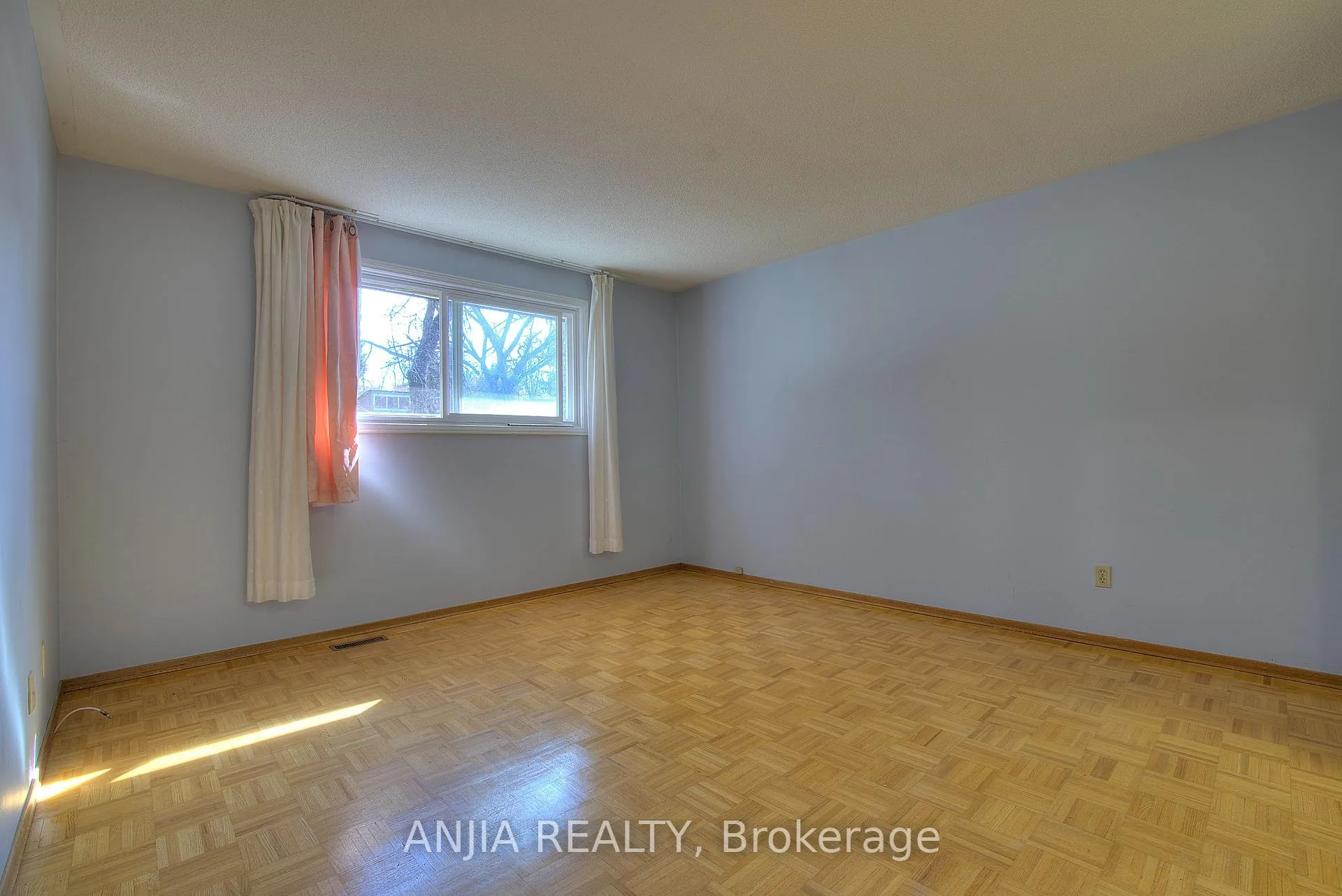 Photo 13 of Unit Cres, 128 Loganberry Crescent, North York, Hillcrest Village — HOMEH
