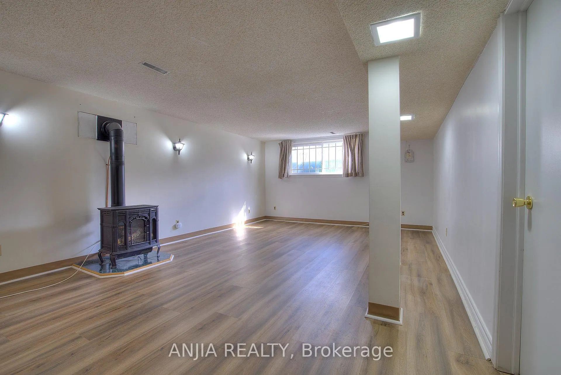 Photo 15 of Unit Cres, 128 Loganberry Crescent, North York, Hillcrest Village — HOMEH