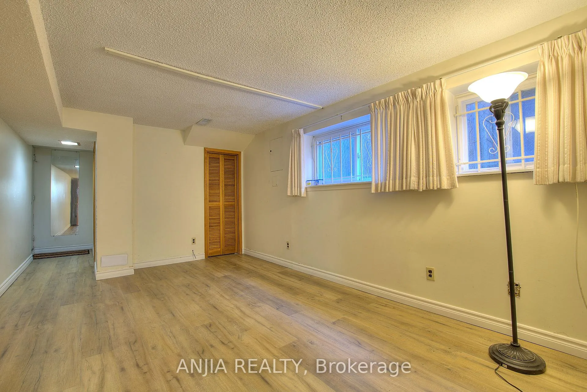 Photo 18 of Unit Cres, 128 Loganberry Crescent, North York, Hillcrest Village — HOMEH