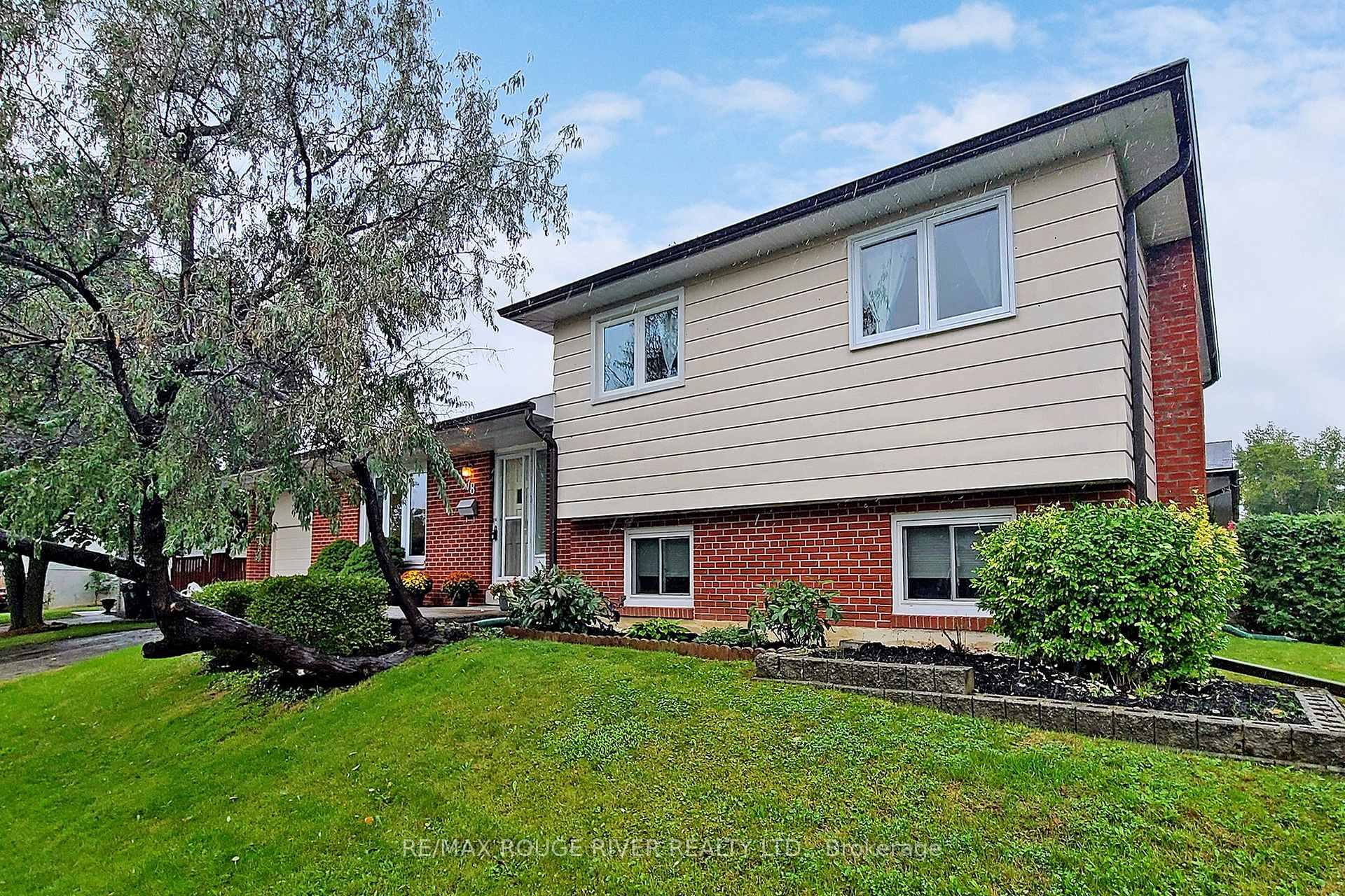 Photo 4 of 78 Clappison Boulevard, Scarborough, Centennial Scarborough — HOMEH