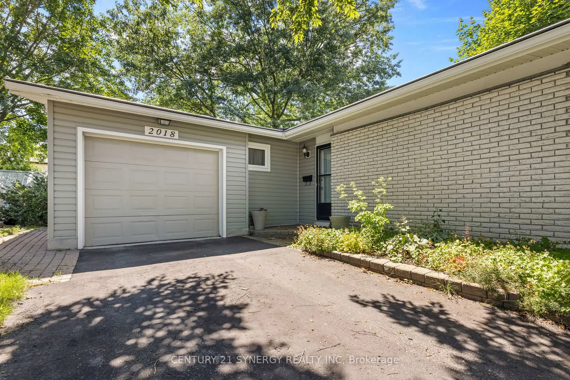 Photo 3 of 2018 Deerhurst Court, Ottawa, Beacon Hill North — HOMEH
