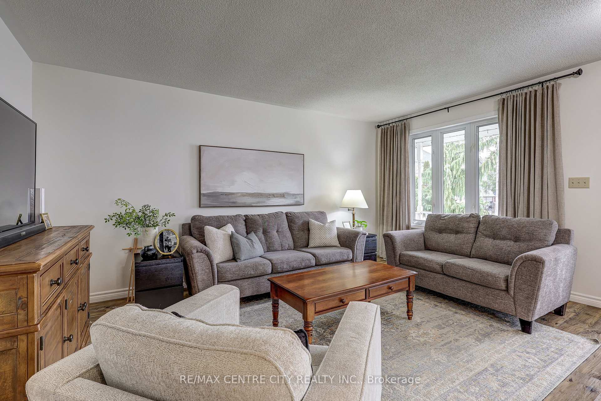 Photo 3 of 10 Cedar Street, Aylmer — HOMEH