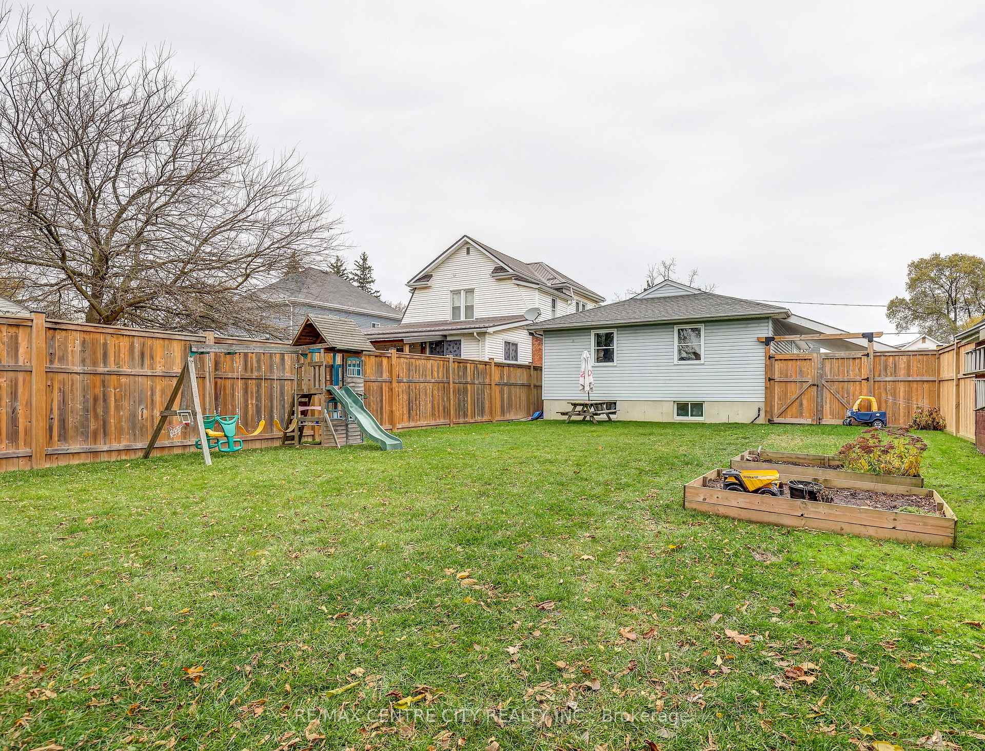 Photo 19 of 10 Cedar Street, Aylmer — HOMEH