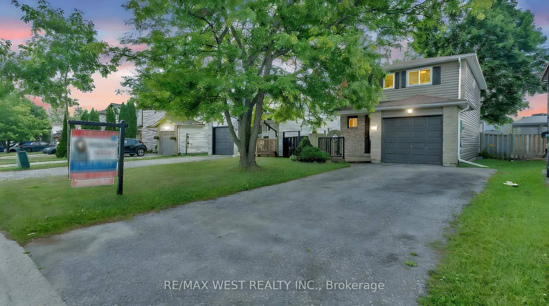 Photo 3 of 67 Corbett Drive, Barrie, Grove East — HOMEH