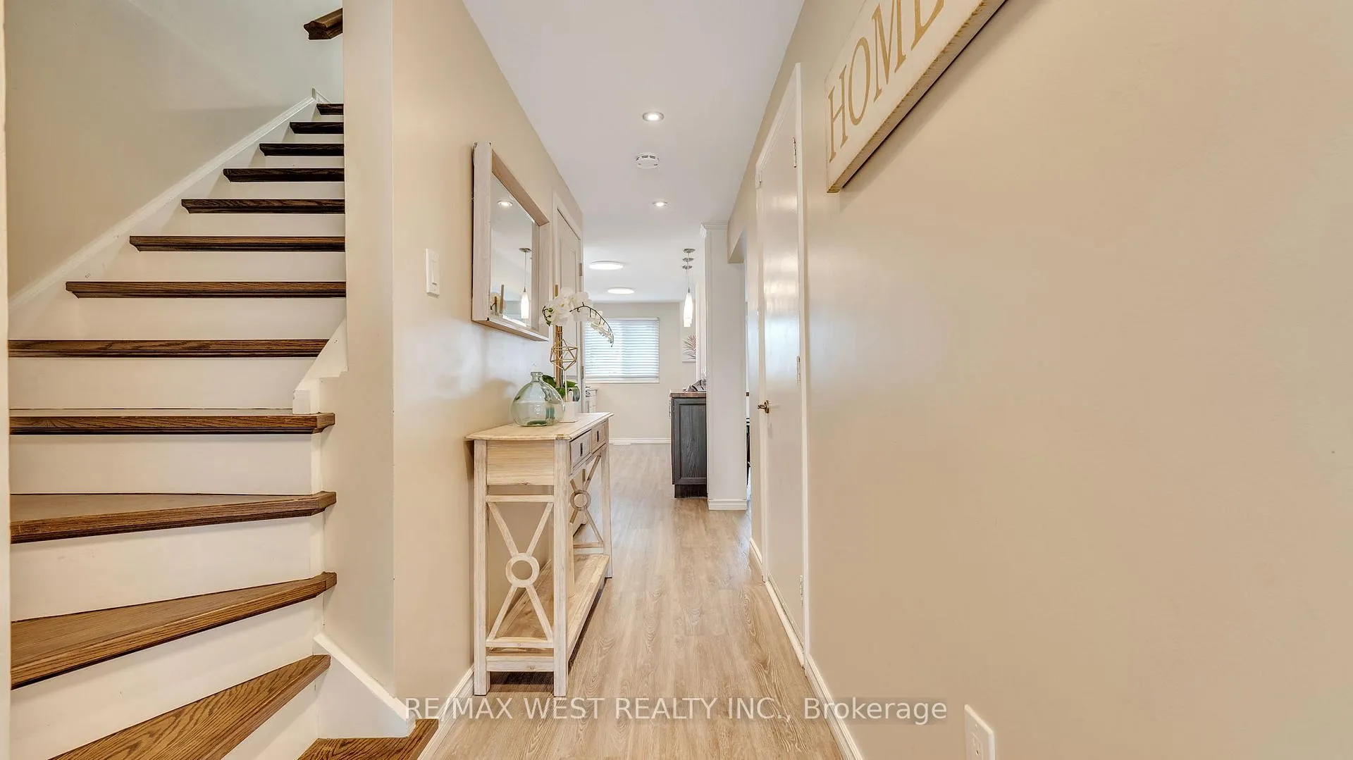 Photo 9 of 67 Corbett Drive, Barrie, Grove East — HOMEH
