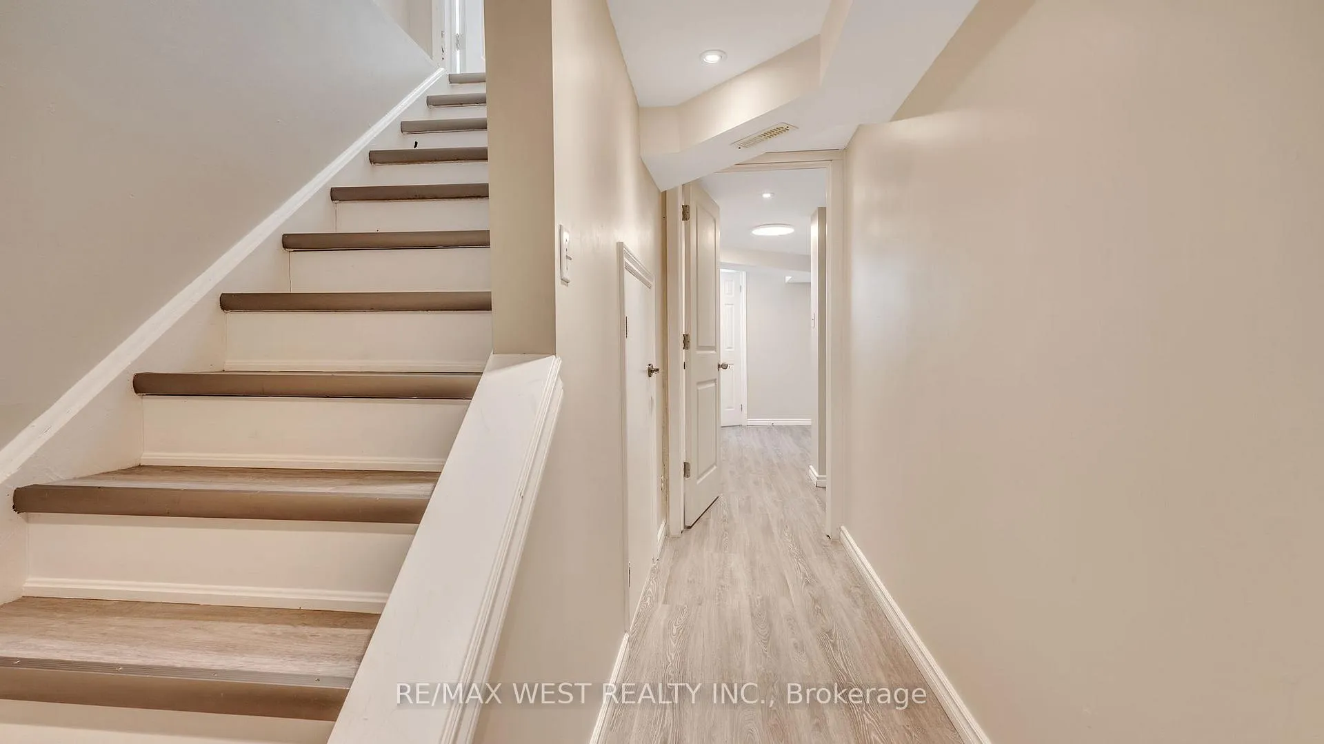 Photo 34 of 67 Corbett Drive, Barrie, Grove East — HOMEH