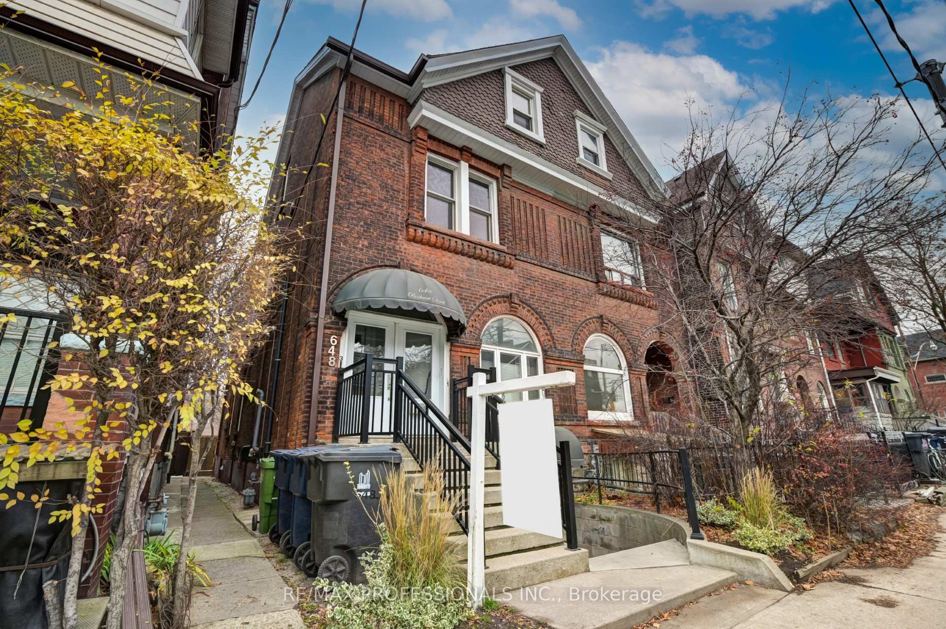 Front of Unit LOWER, 648 Bathurst Street