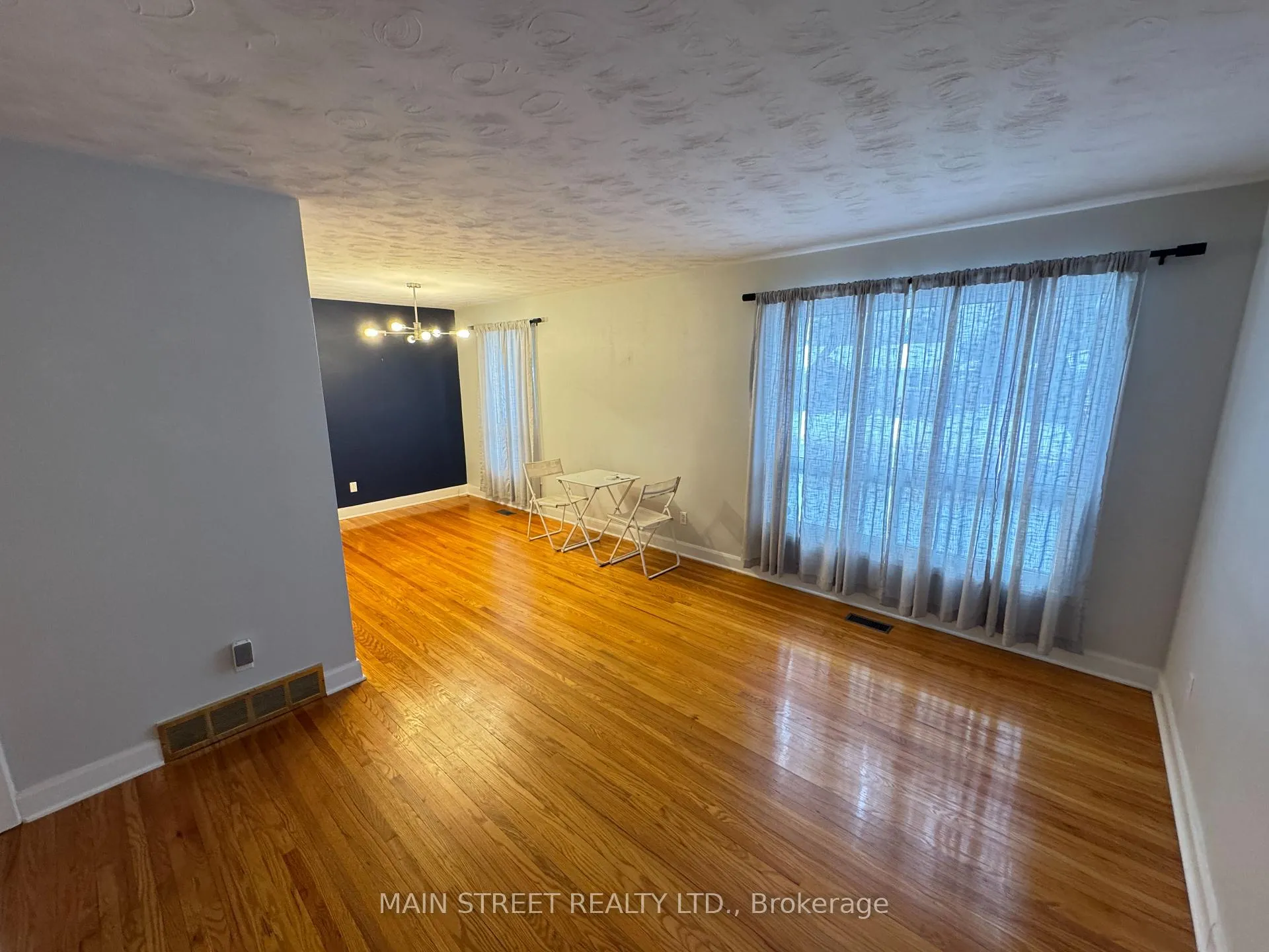 Photo 4 of 57 Dunning Avenue, Aurora, Aurora Village — HOMEH
