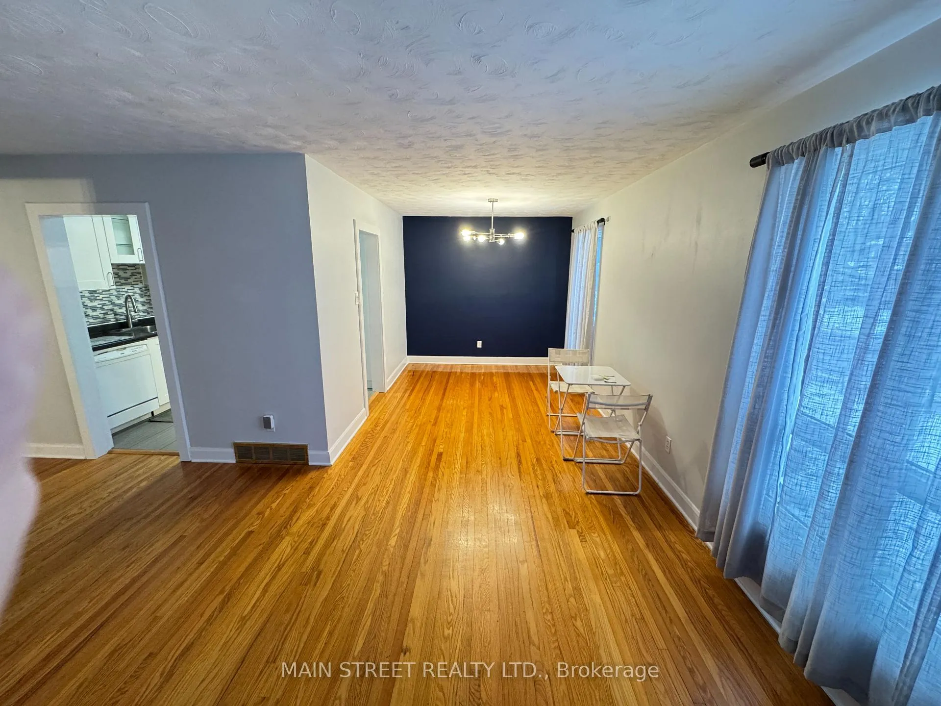 Photo 5 of 57 Dunning Avenue, Aurora, Aurora Village — HOMEH