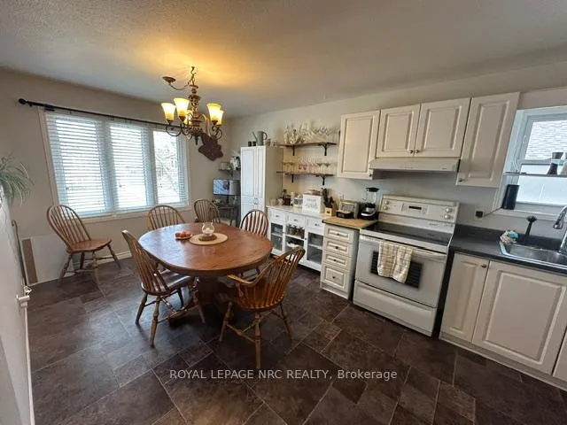 Photo 10 of 7712 Charnwood Avenue, Niagara Falls, West Wood — HOMEH