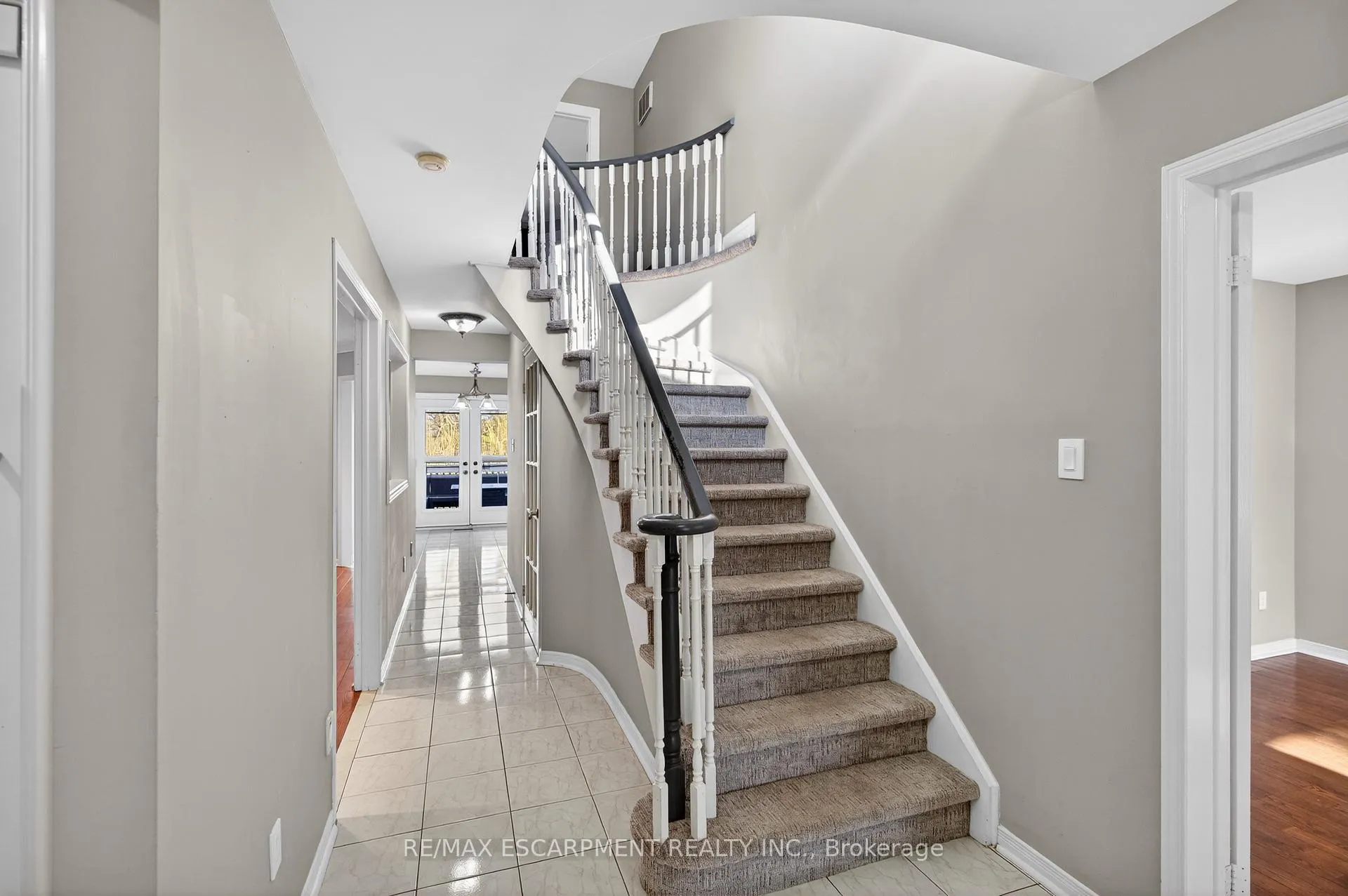 Photo 4 of 53 Laurendale Avenue, Hamilton, Waterdown — HOMEH