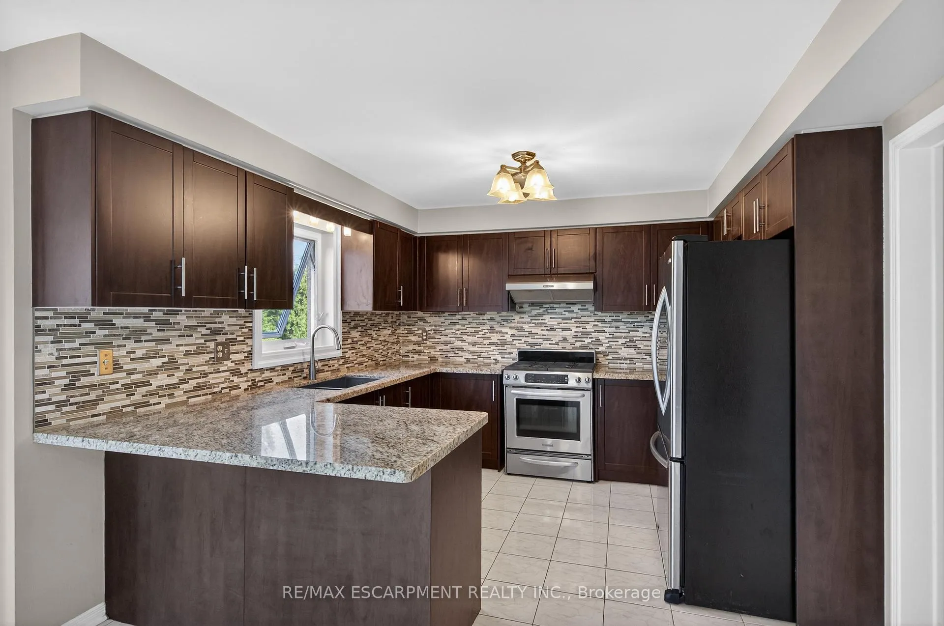 Photo 6 of 53 Laurendale Avenue, Hamilton, Waterdown — HOMEH