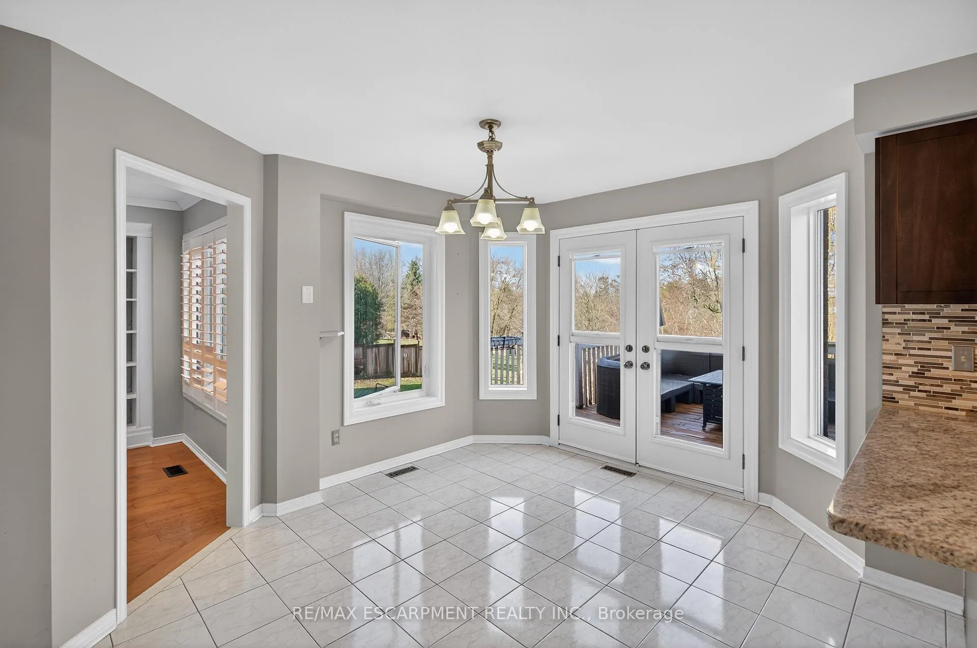 Photo 7 of 53 Laurendale Avenue, Hamilton, Waterdown — HOMEH