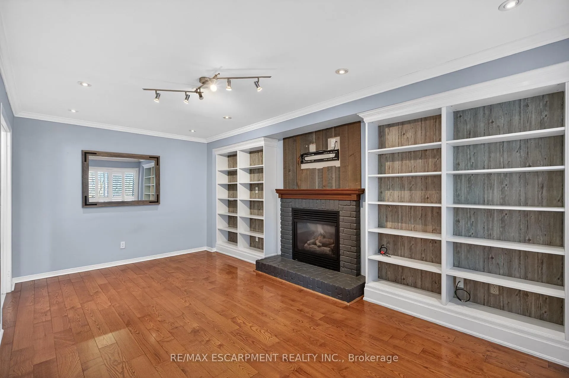 Photo 8 of 53 Laurendale Avenue, Hamilton, Waterdown — HOMEH