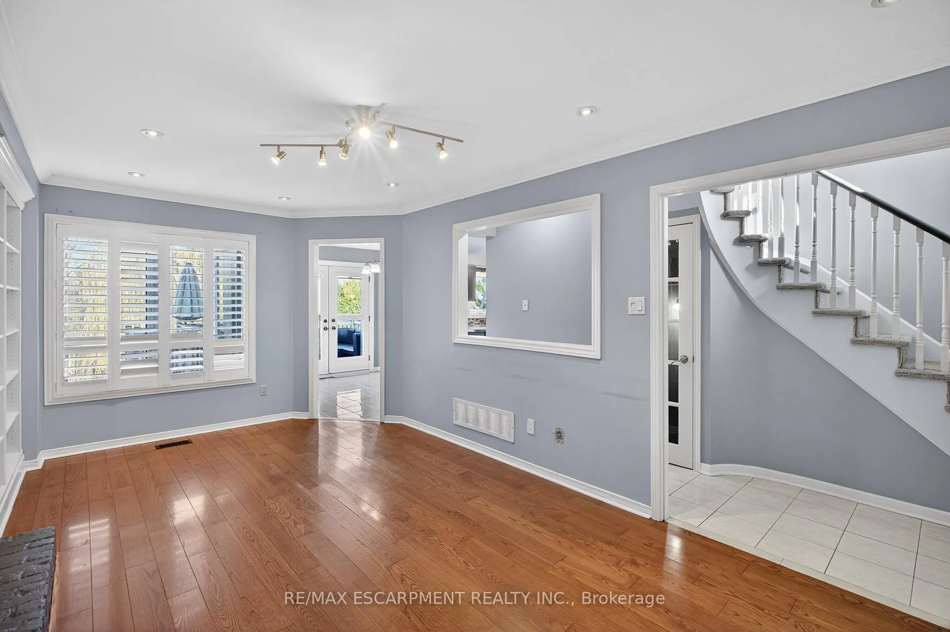 Photo 9 of 53 Laurendale Avenue, Hamilton, Waterdown — HOMEH