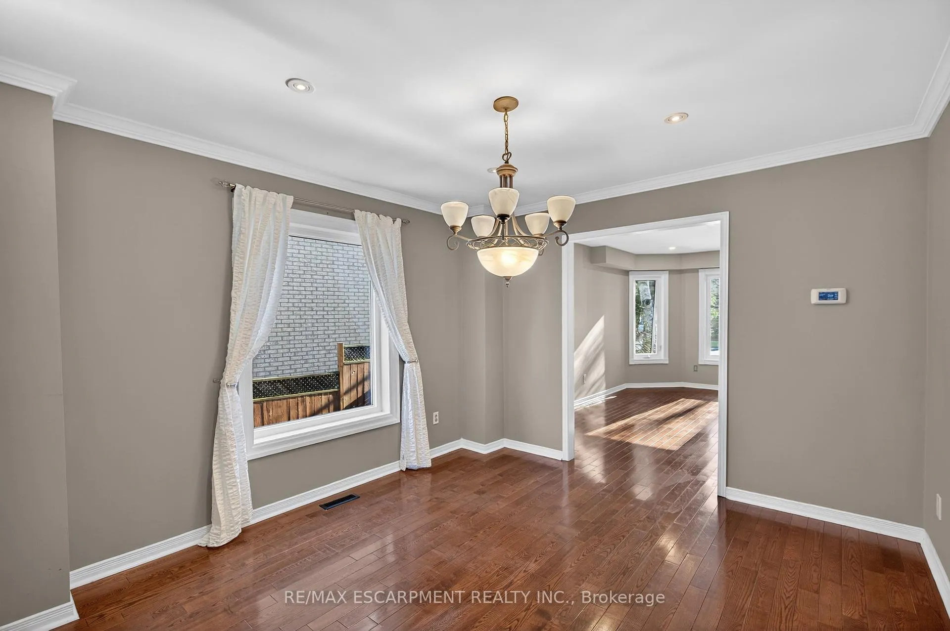 Photo 10 of 53 Laurendale Avenue, Hamilton, Waterdown — HOMEH