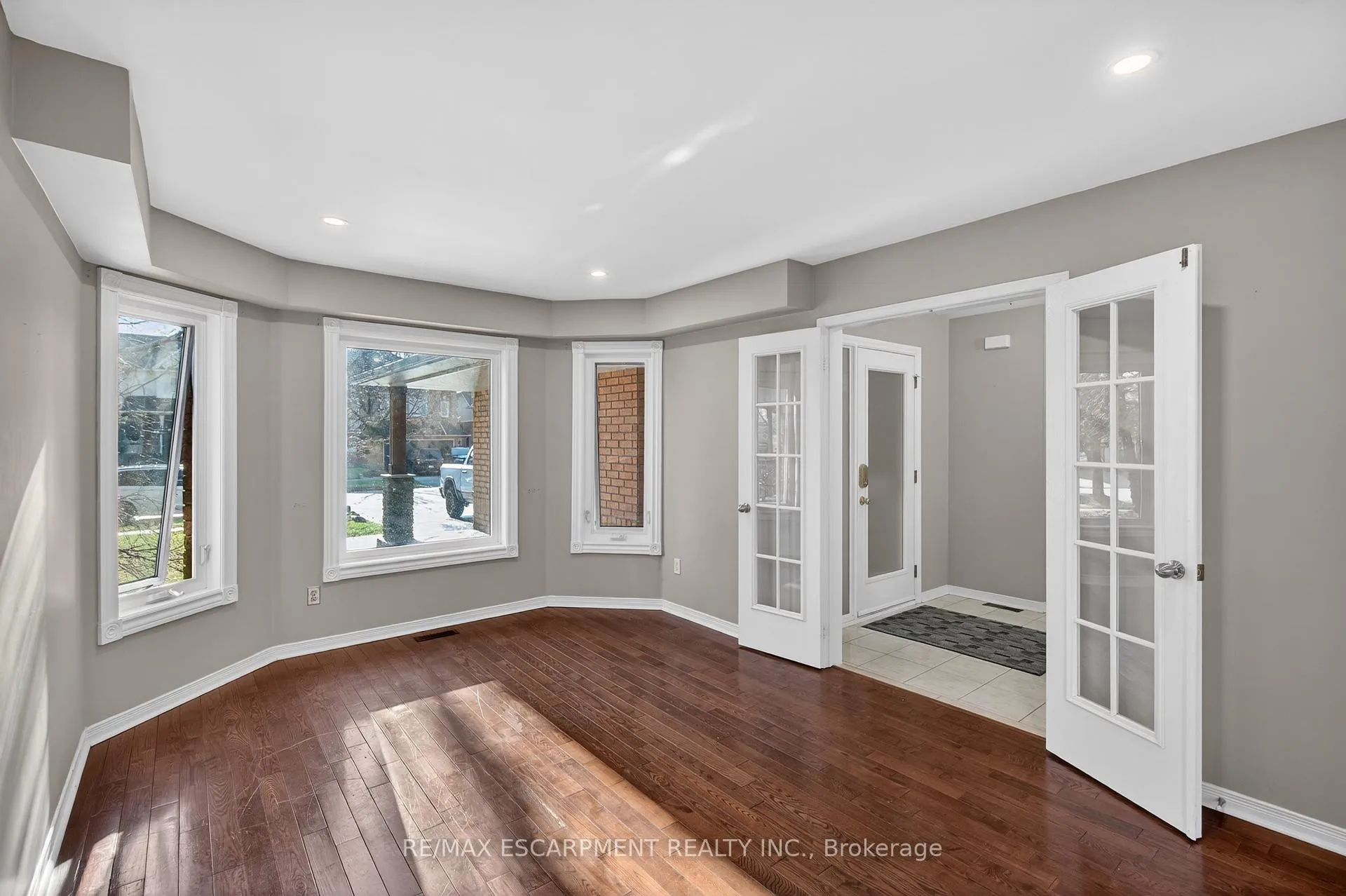 Photo 11 of 53 Laurendale Avenue, Hamilton, Waterdown — HOMEH