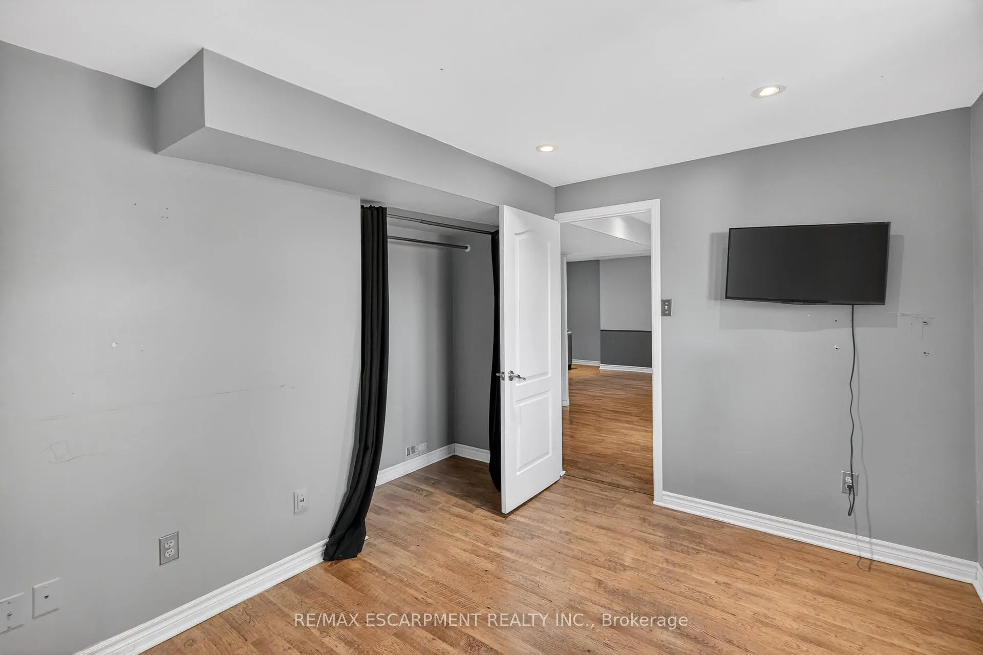 Photo 25 of 53 Laurendale Avenue, Hamilton, Waterdown — HOMEH
