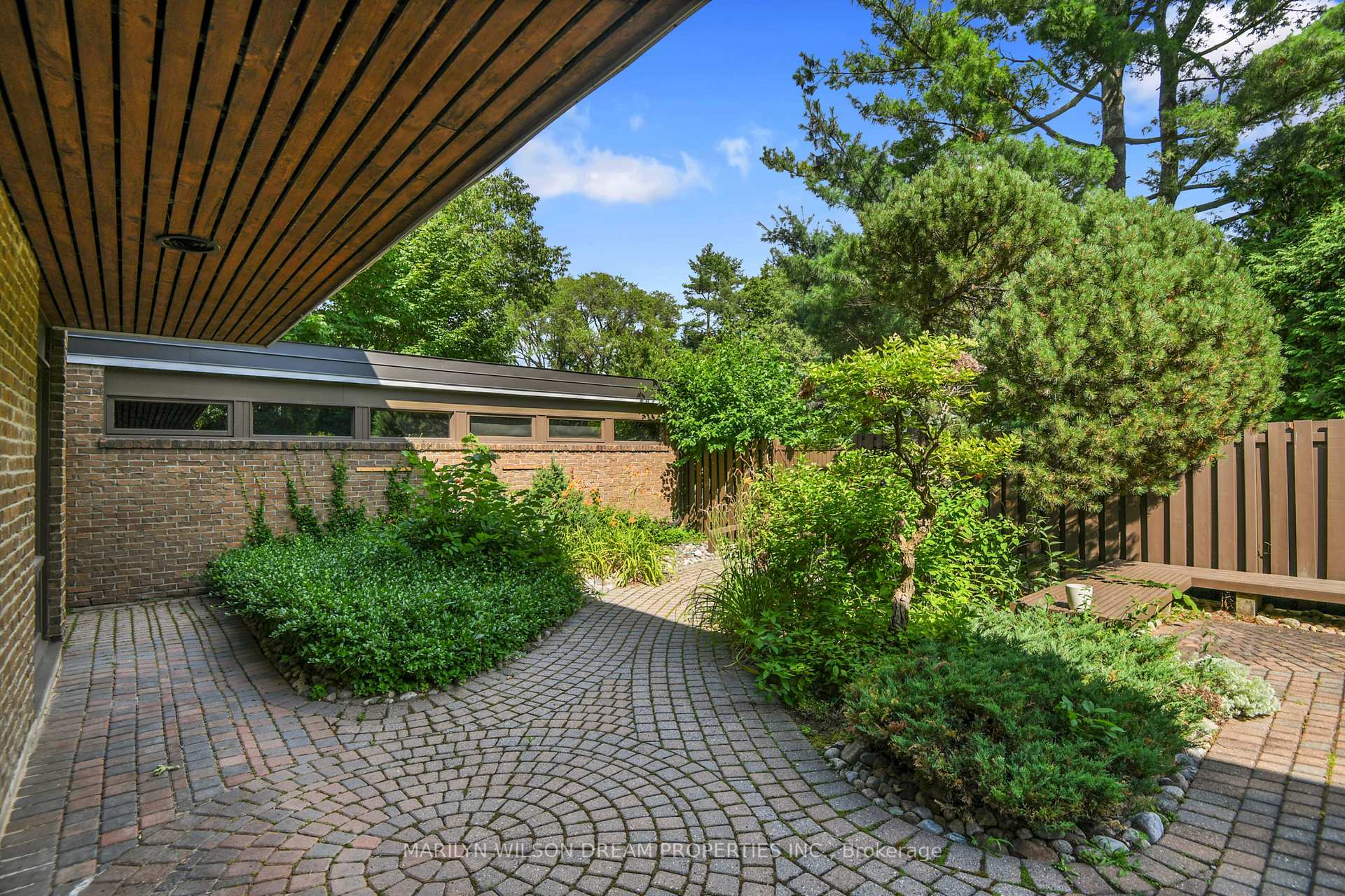 Photo 4 of 36 Wick Crescent, Ottawa, Rothwell Heights — HOMEH