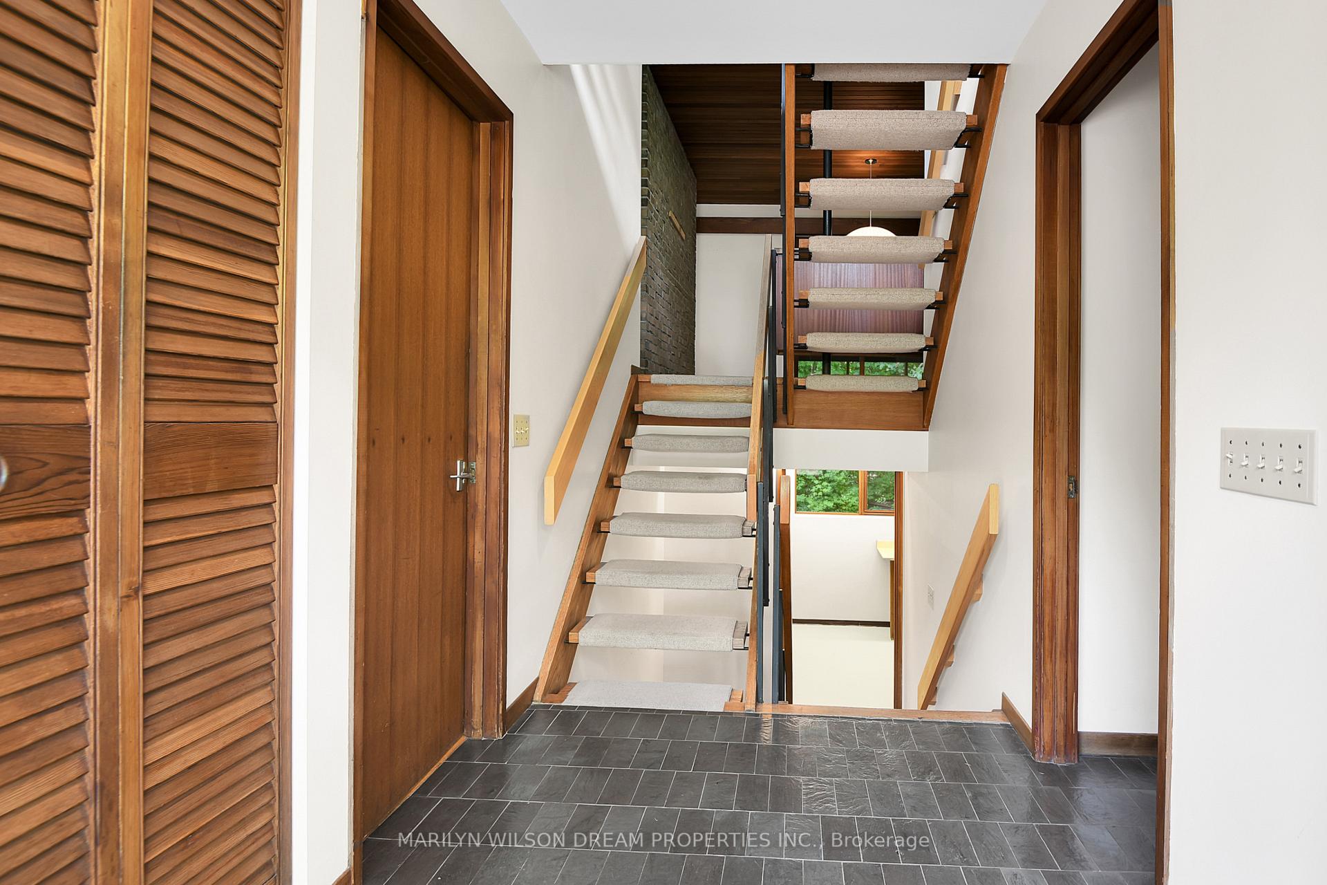 Photo 6 of 36 Wick Crescent, Ottawa, Rothwell Heights — HOMEH