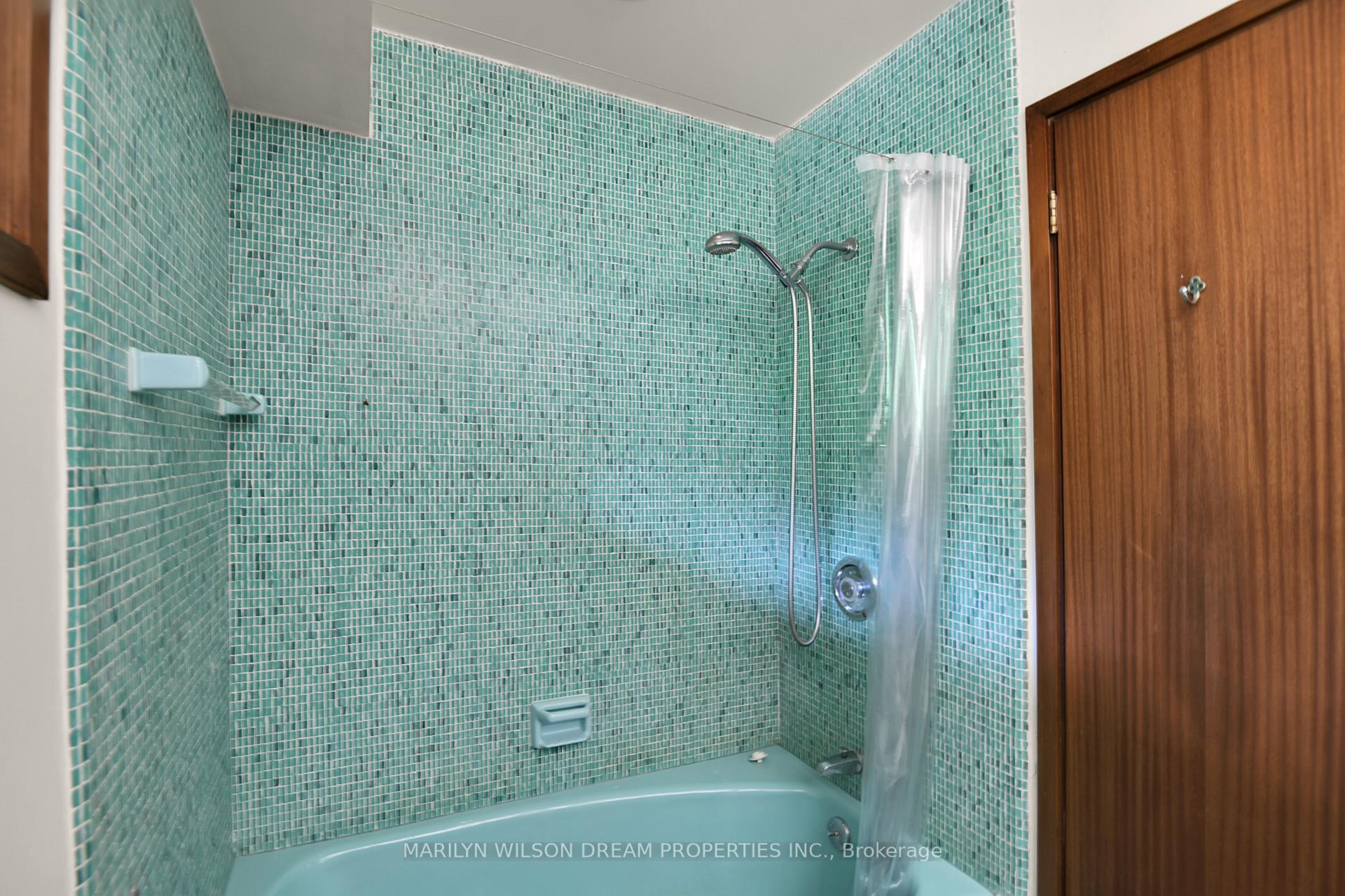 Photo 8 of 36 Wick Crescent, Ottawa, Rothwell Heights — HOMEH