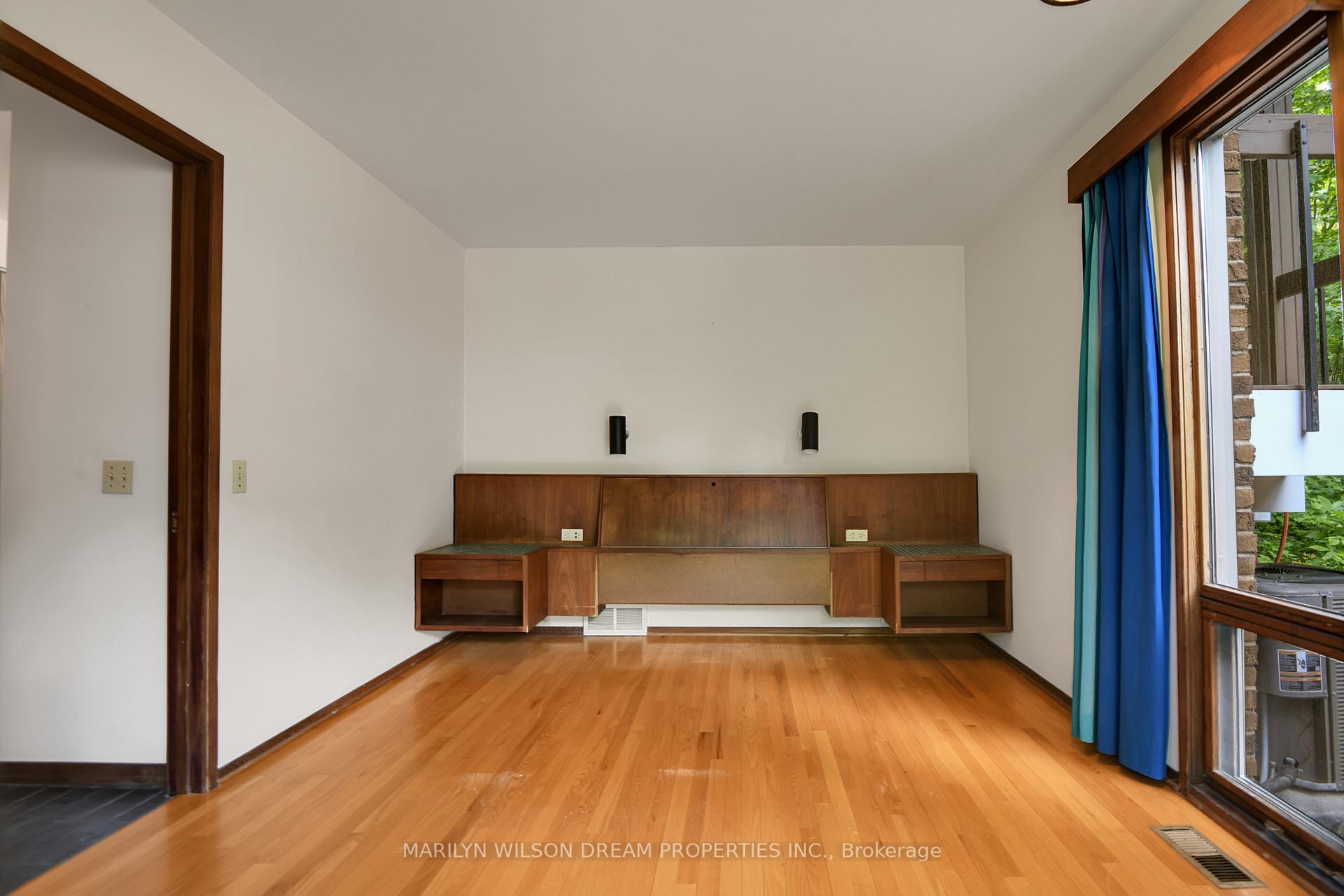Photo 5 of 36 Wick Crescent, Ottawa, Rothwell Heights — HOMEH