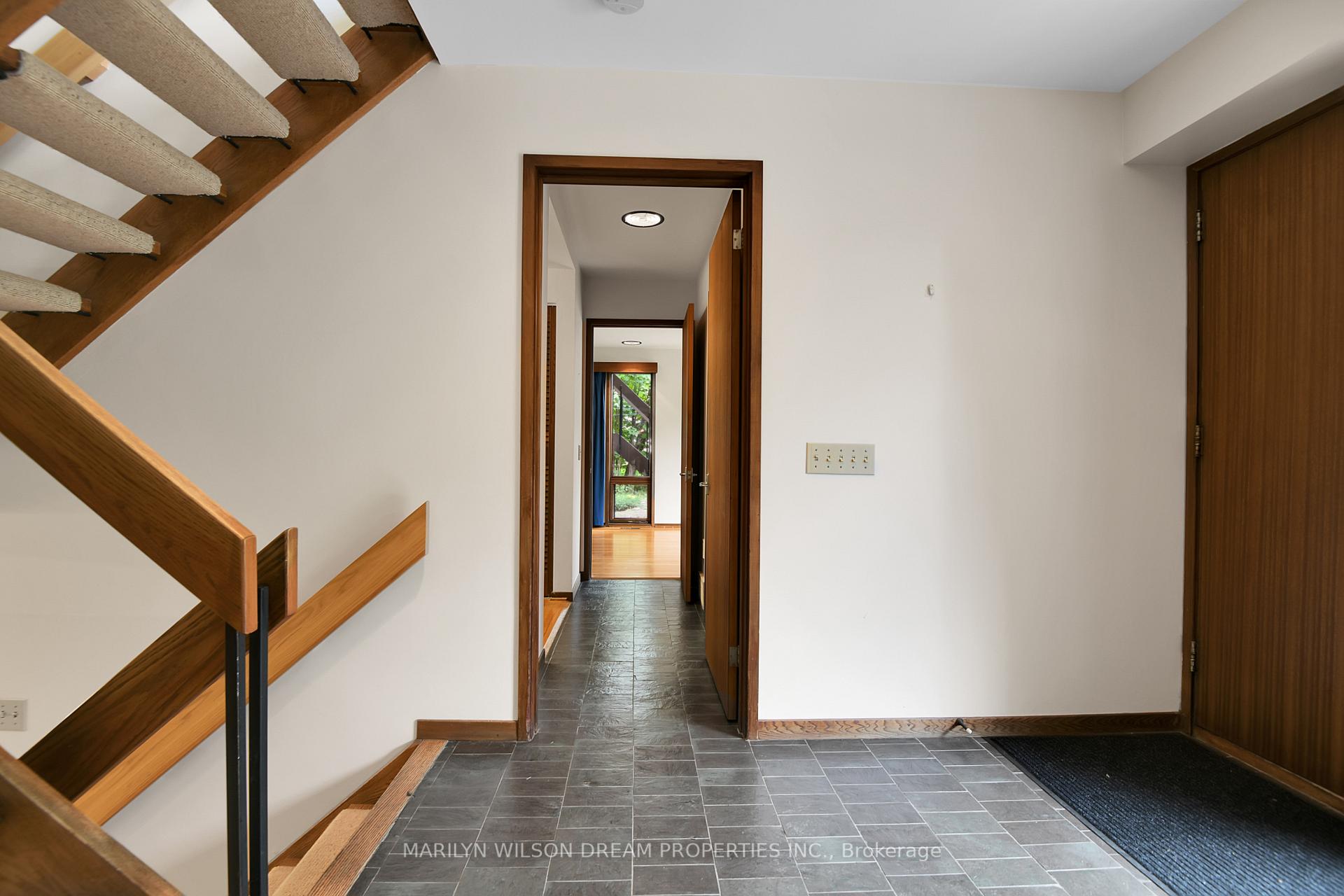 Photo 7 of 36 Wick Crescent, Ottawa, Rothwell Heights — HOMEH