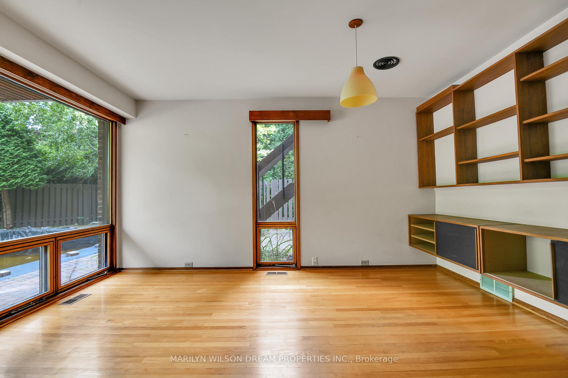 Photo 10 of 36 Wick Crescent, Ottawa, Rothwell Heights — HOMEH