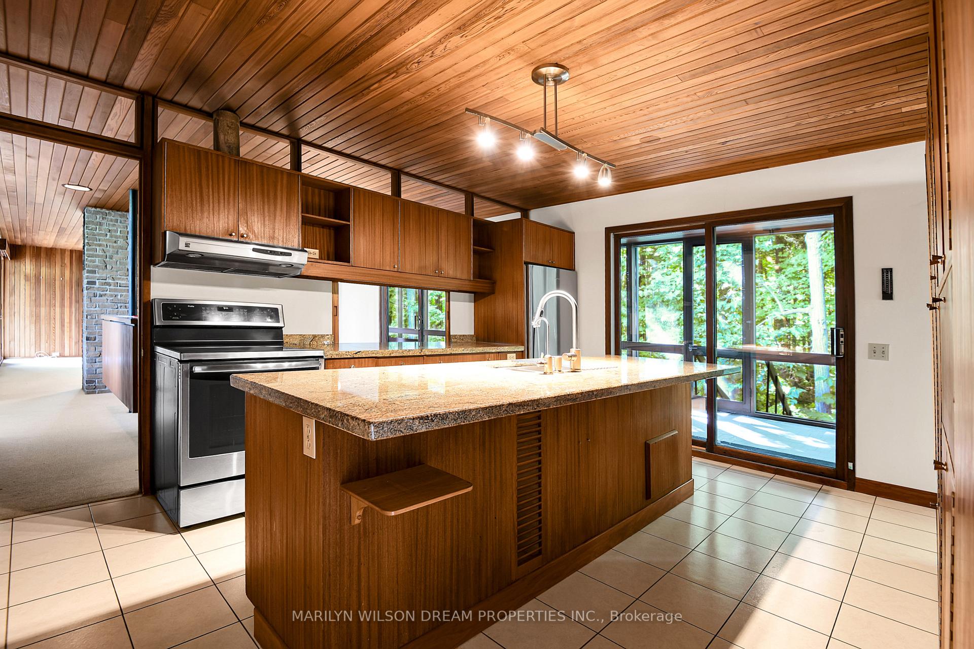 Photo 29 of 36 Wick Crescent, Ottawa, Rothwell Heights — HOMEH