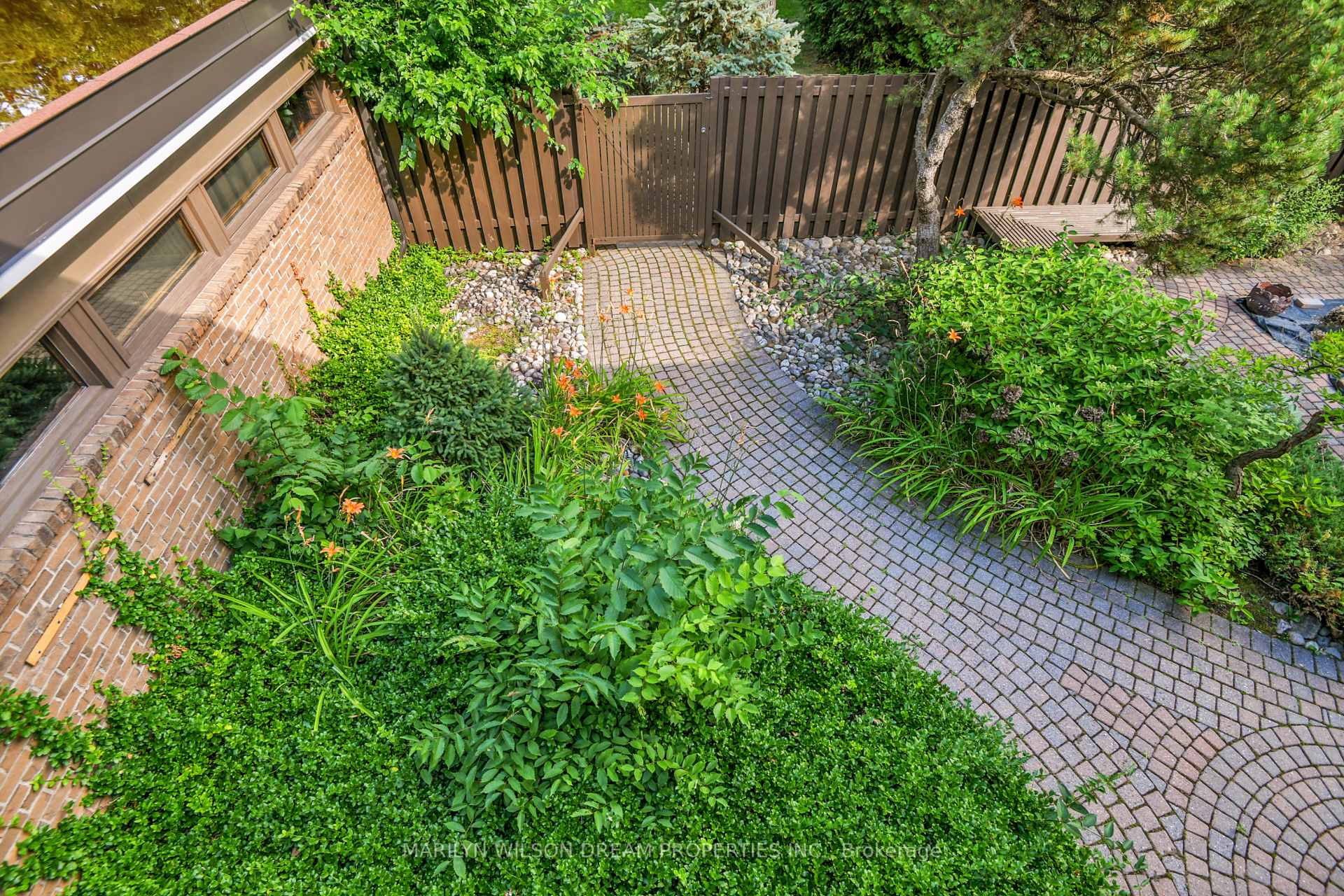Photo 35 of 36 Wick Crescent, Ottawa, Rothwell Heights — HOMEH