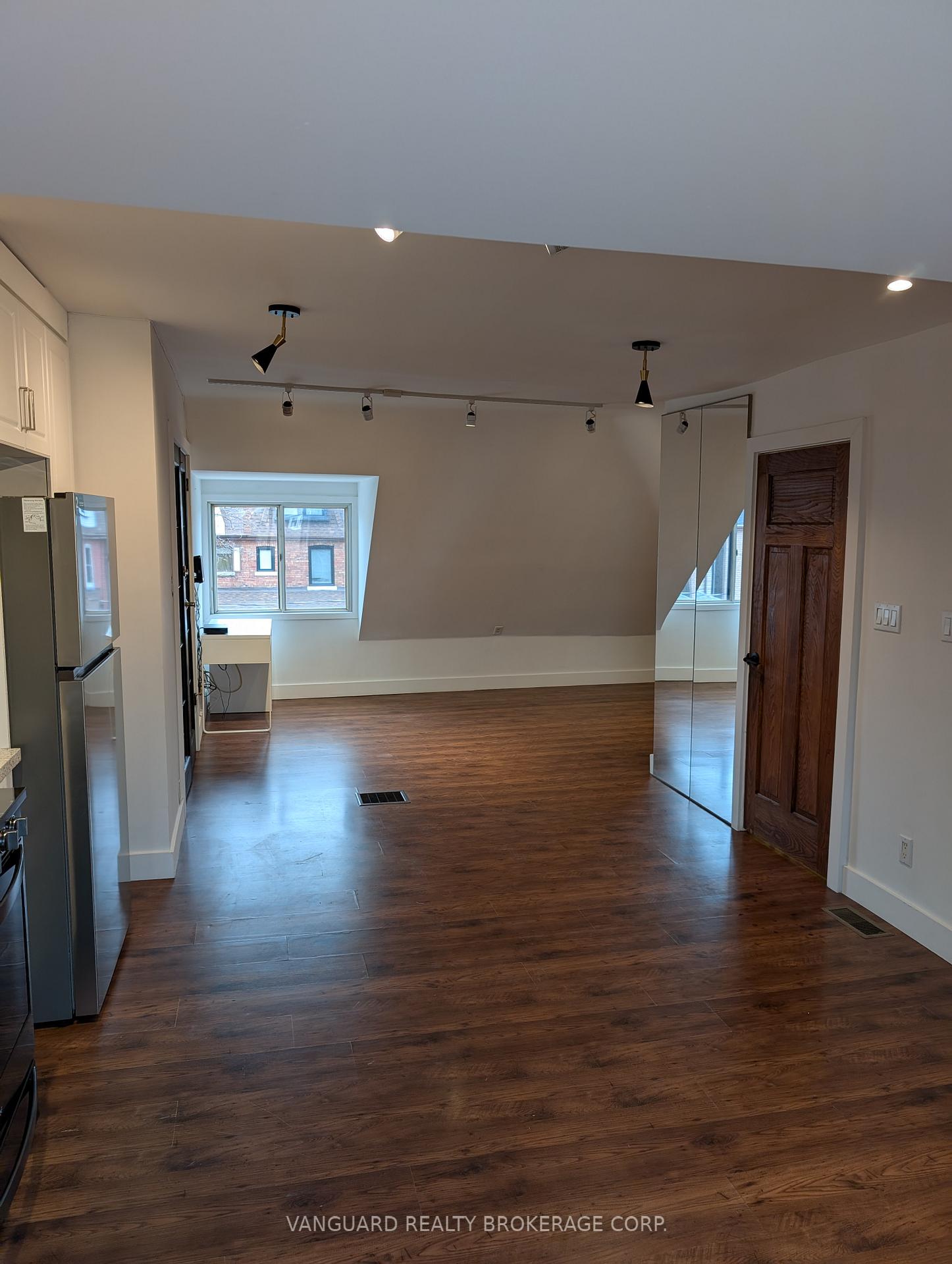 Photo 5 of Unit 4, 232 Montrose Avenue, Toronto, Palmerston-Little Italy — HOMEH