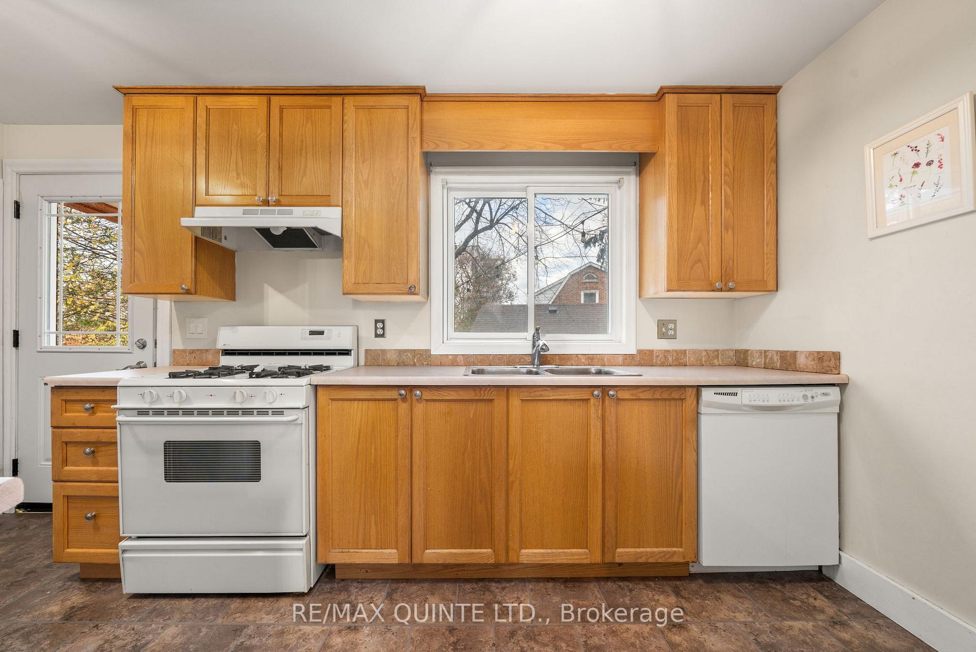 Photo 12 of 8 Greenlawn Avenue, Belleville, Belleville Ward — HOMEH
