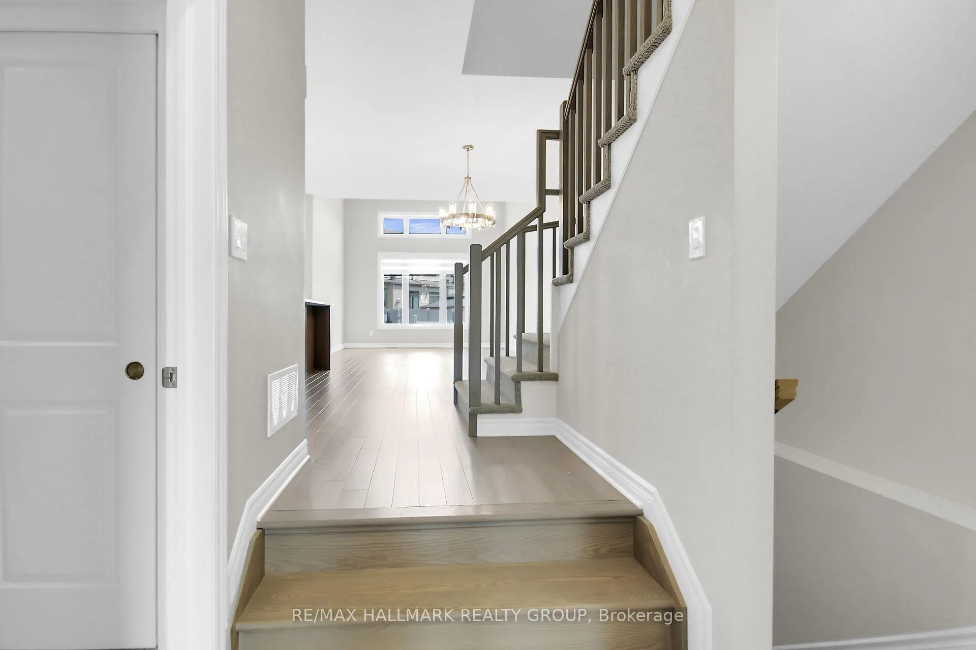 Photo 6 of 170 Wabikon Crescent, Ottawa, Blossom Park/Kemp Park/Findlay Creek — HOMEH