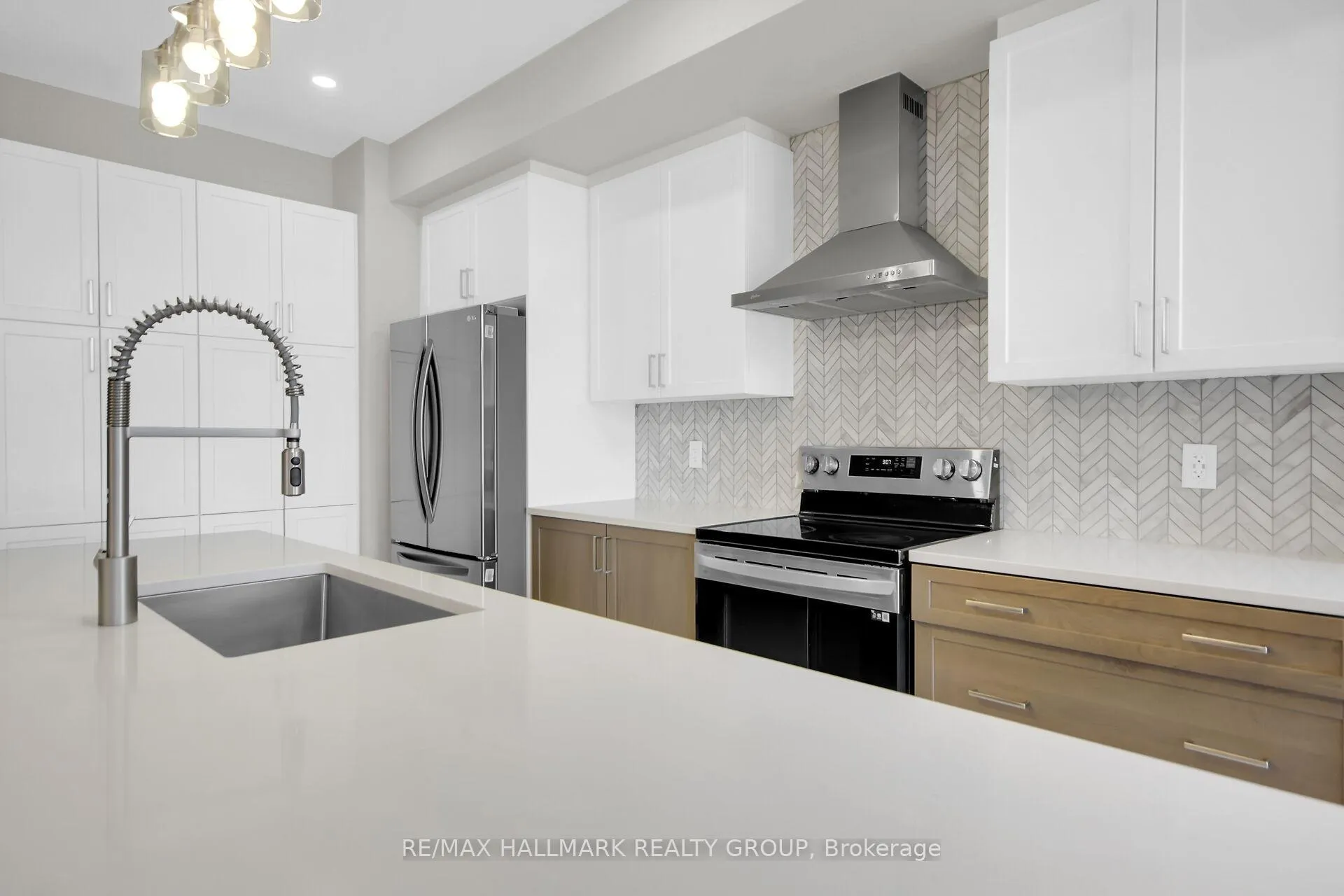 Photo 15 of 170 Wabikon Crescent, Ottawa, Blossom Park/Kemp Park/Findlay Creek — HOMEH