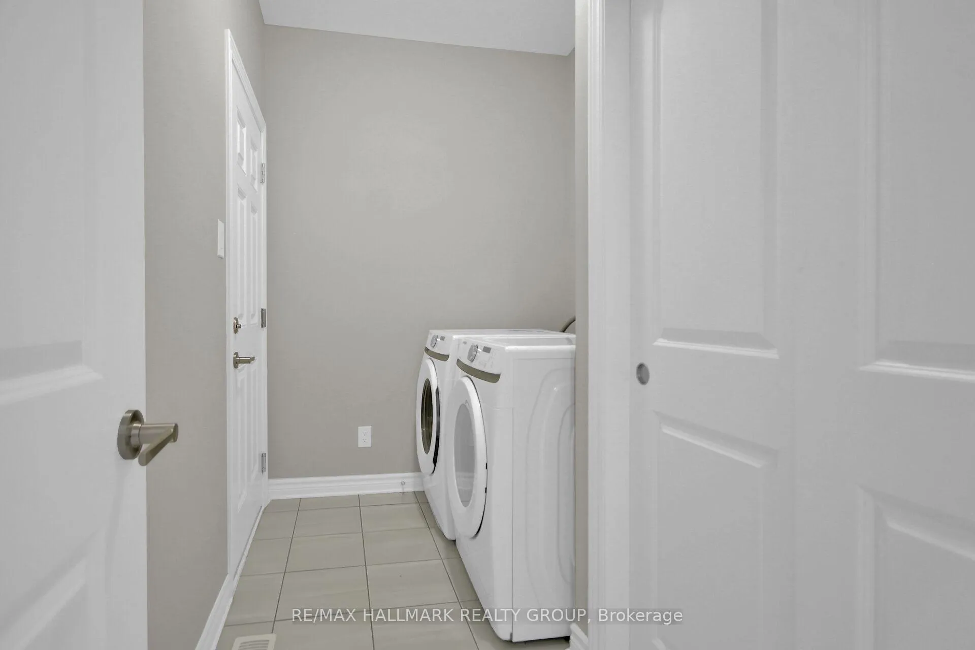 Photo 18 of 170 Wabikon Crescent, Ottawa, Blossom Park/Kemp Park/Findlay Creek — HOMEH