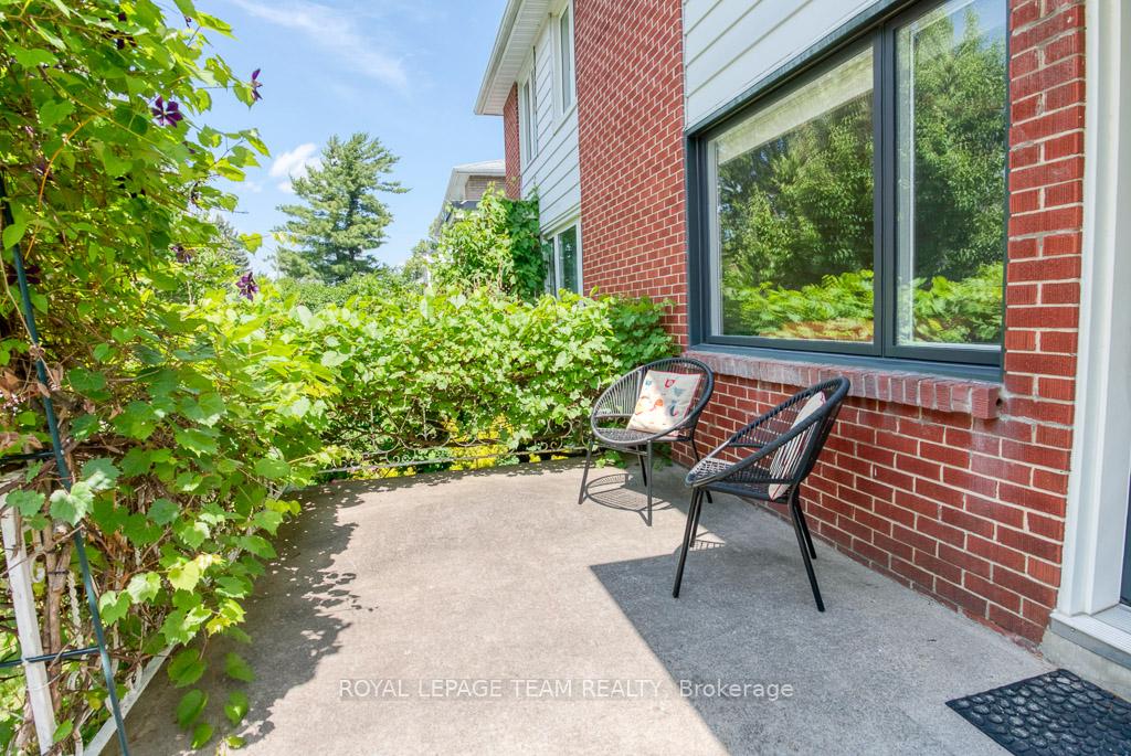 Photo 3 of 2471 Clementine Boulevard, Ottawa, Heron Park — HOMEH