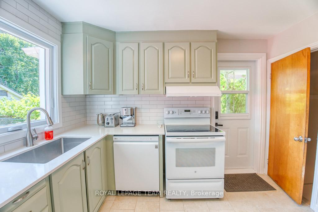 Photo 9 of 2471 Clementine Boulevard, Ottawa, Heron Park — HOMEH