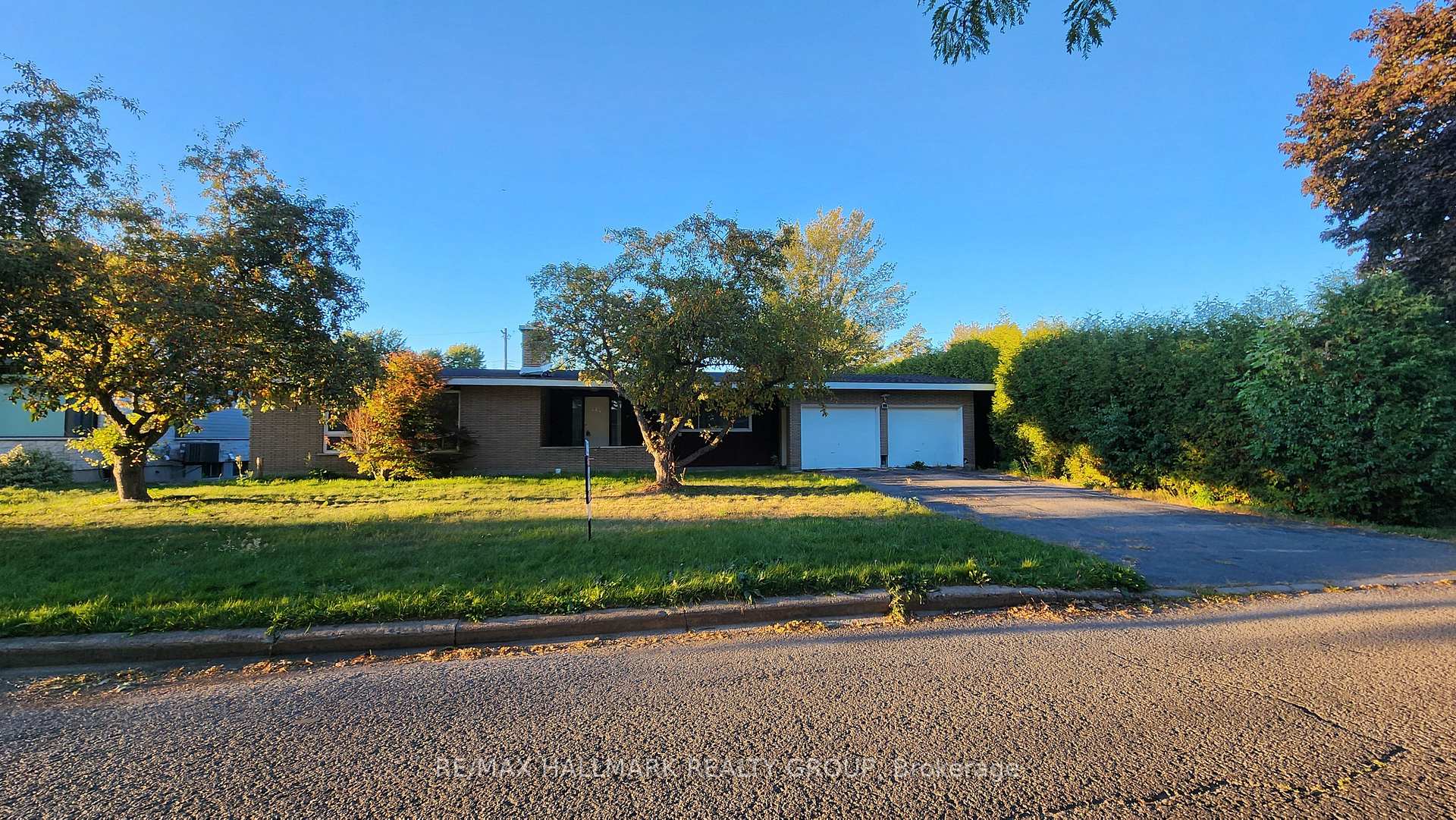 Photo 1 of 447 Roger Road, Ottawa, Alta Vista/Faircrest Heights — HOMEH