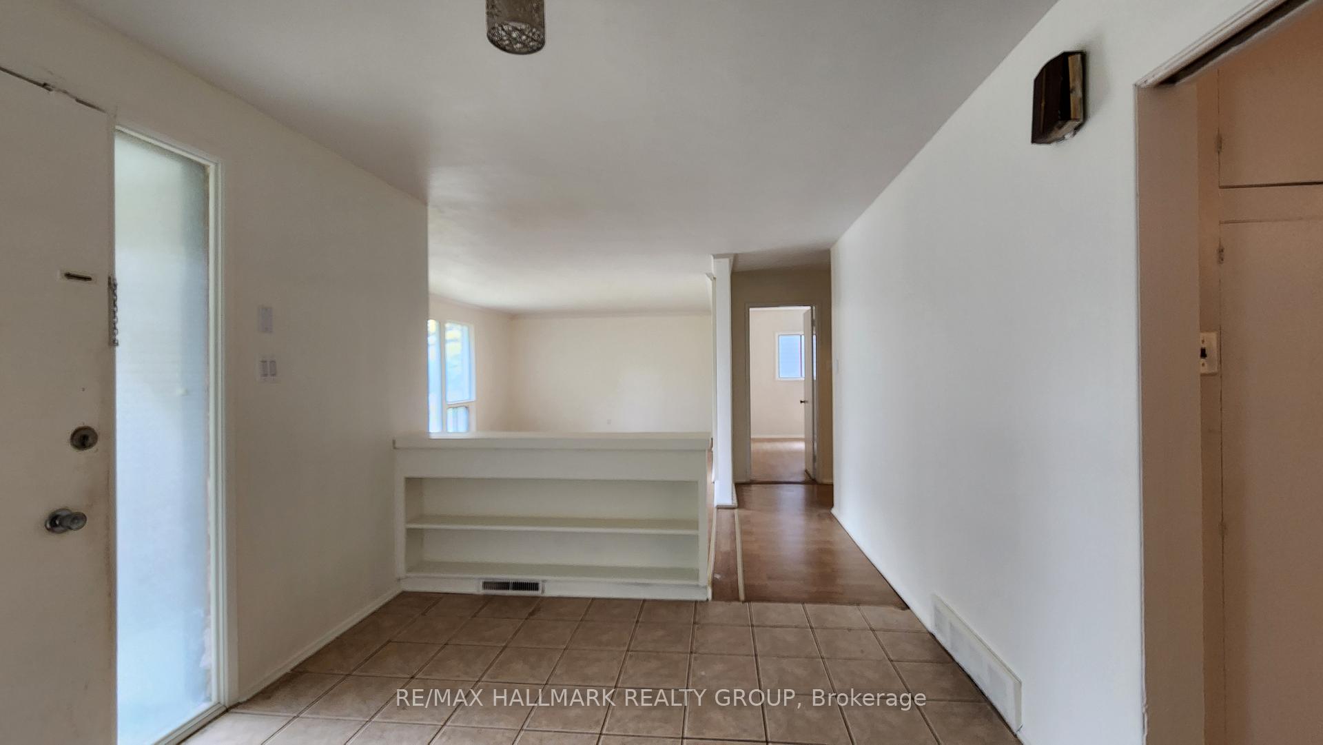 Photo 4 of 447 Roger Road, Ottawa, Alta Vista/Faircrest Heights — HOMEH