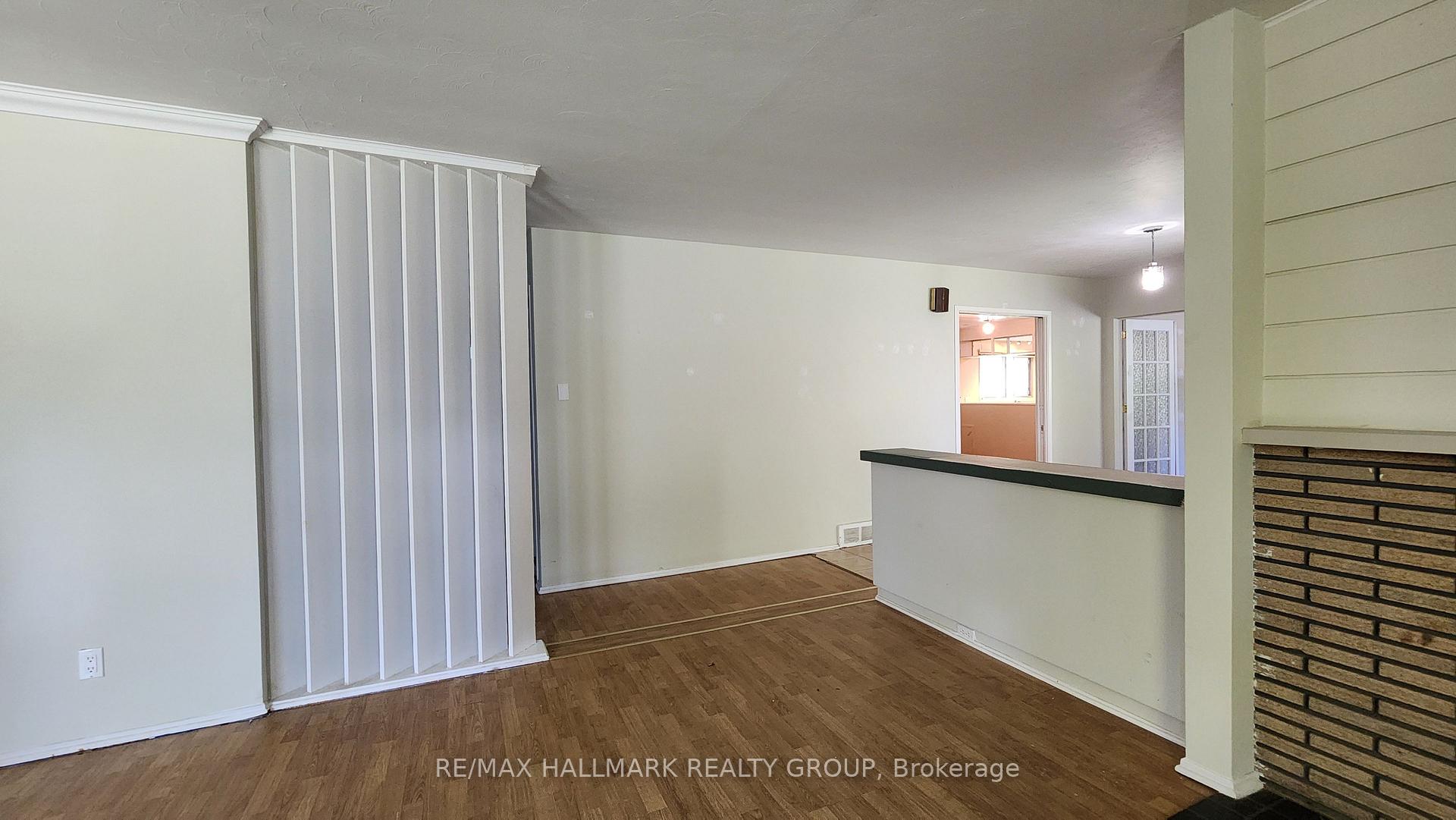 Photo 3 of 447 Roger Road, Ottawa, Alta Vista/Faircrest Heights — HOMEH