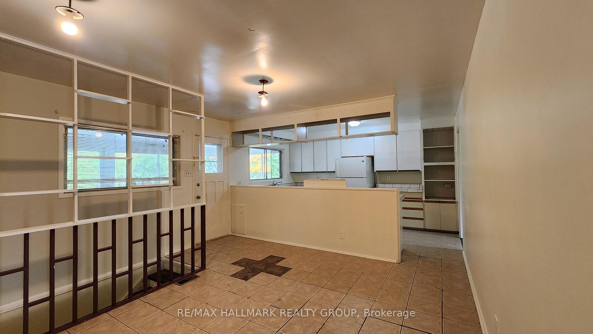 Photo 6 of 447 Roger Road, Ottawa, Alta Vista/Faircrest Heights — HOMEH