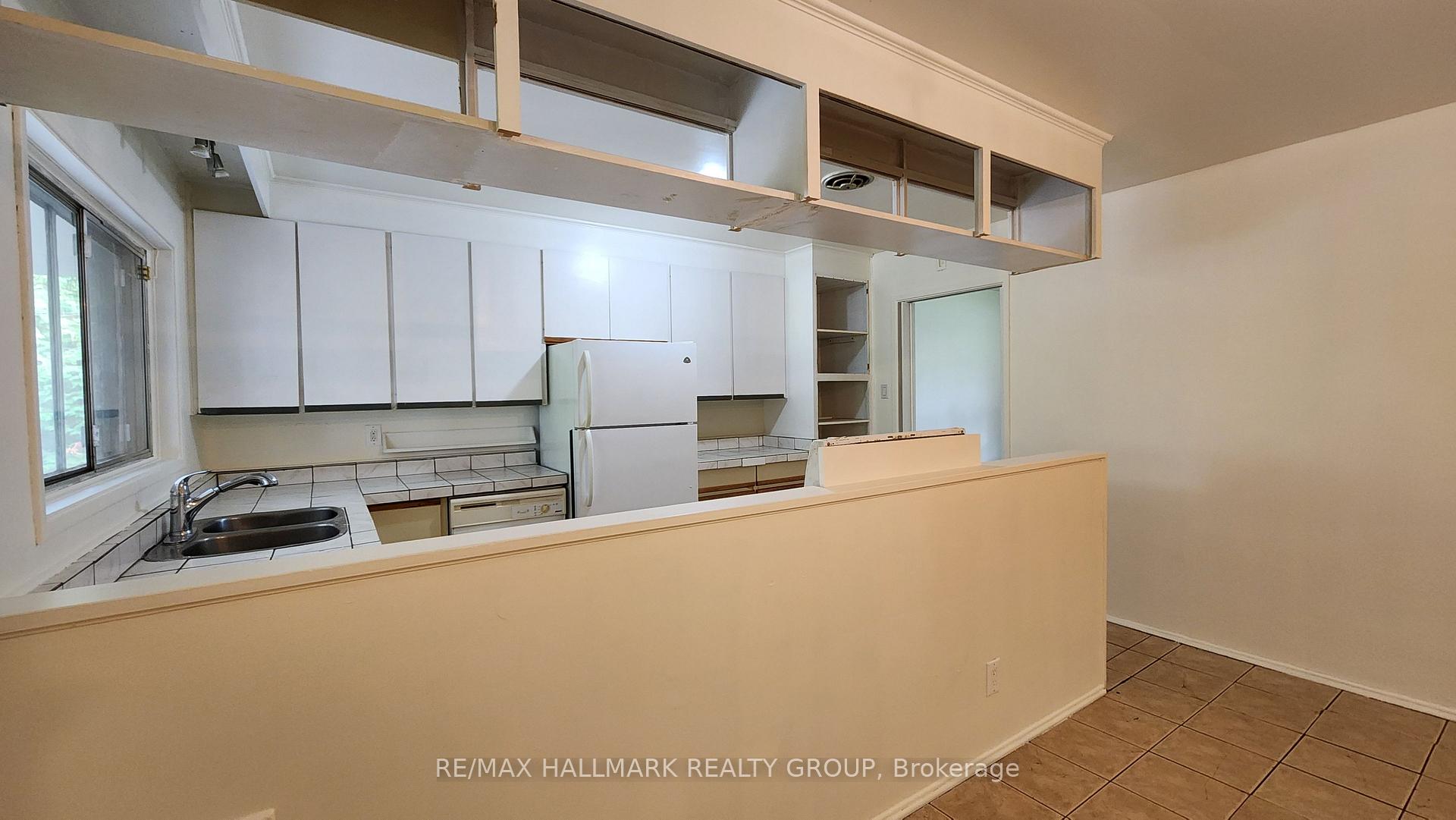 Photo 8 of 447 Roger Road, Ottawa, Alta Vista/Faircrest Heights — HOMEH