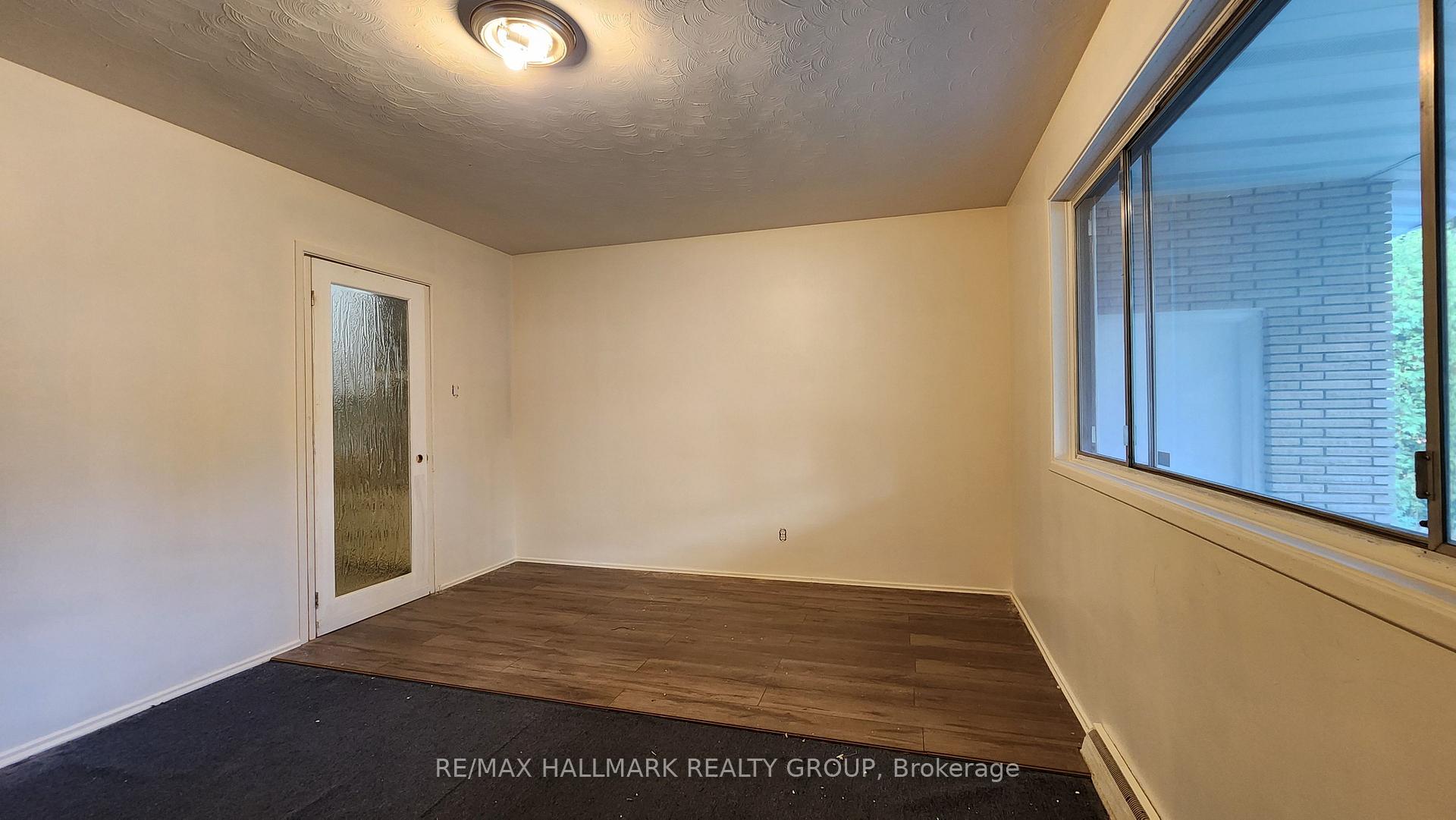 Photo 7 of 447 Roger Road, Ottawa, Alta Vista/Faircrest Heights — HOMEH