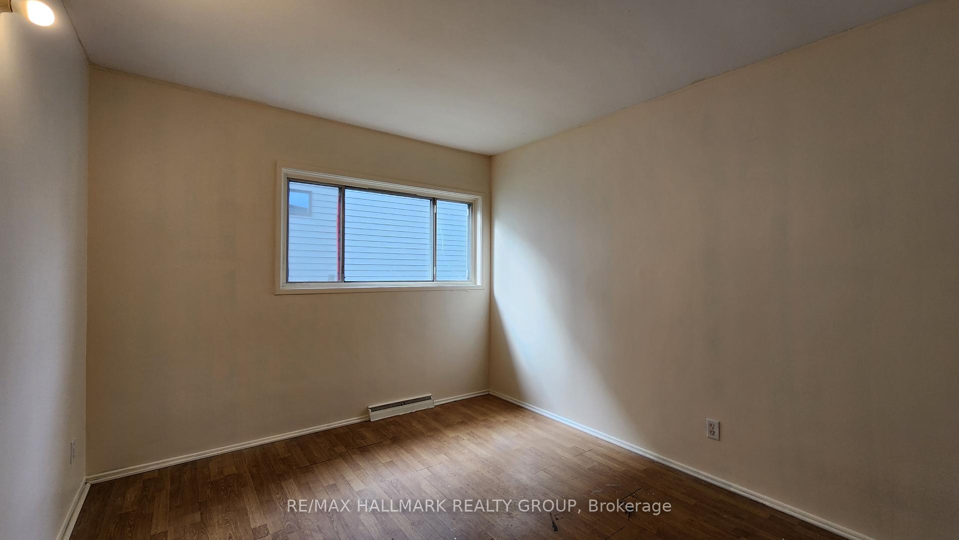Photo 11 of 447 Roger Road, Ottawa, Alta Vista/Faircrest Heights — HOMEH