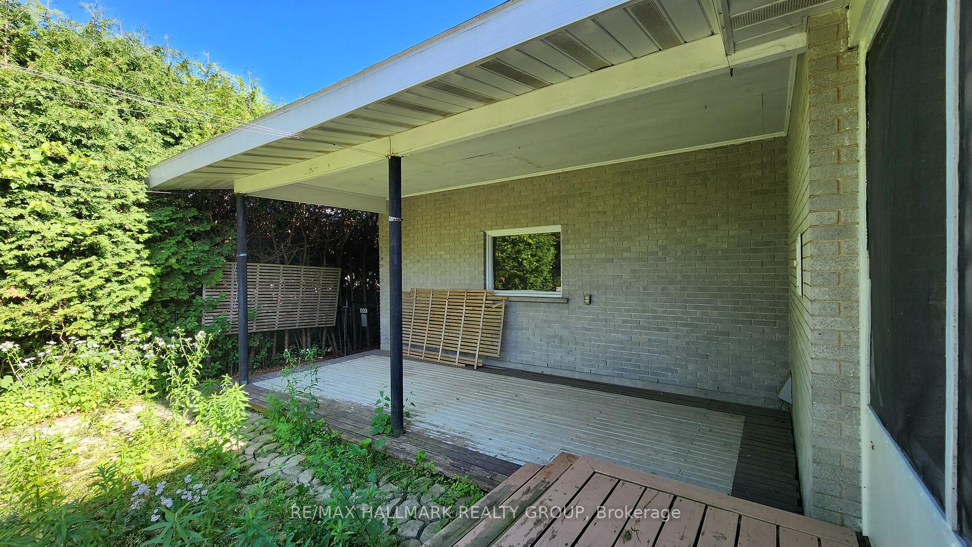Photo 10 of 447 Roger Road, Ottawa, Alta Vista/Faircrest Heights — HOMEH