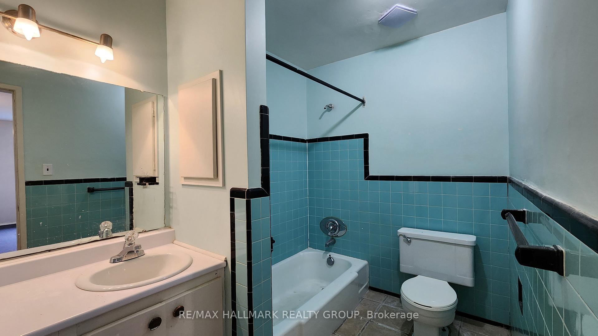 Photo 13 of 447 Roger Road, Ottawa, Alta Vista/Faircrest Heights — HOMEH