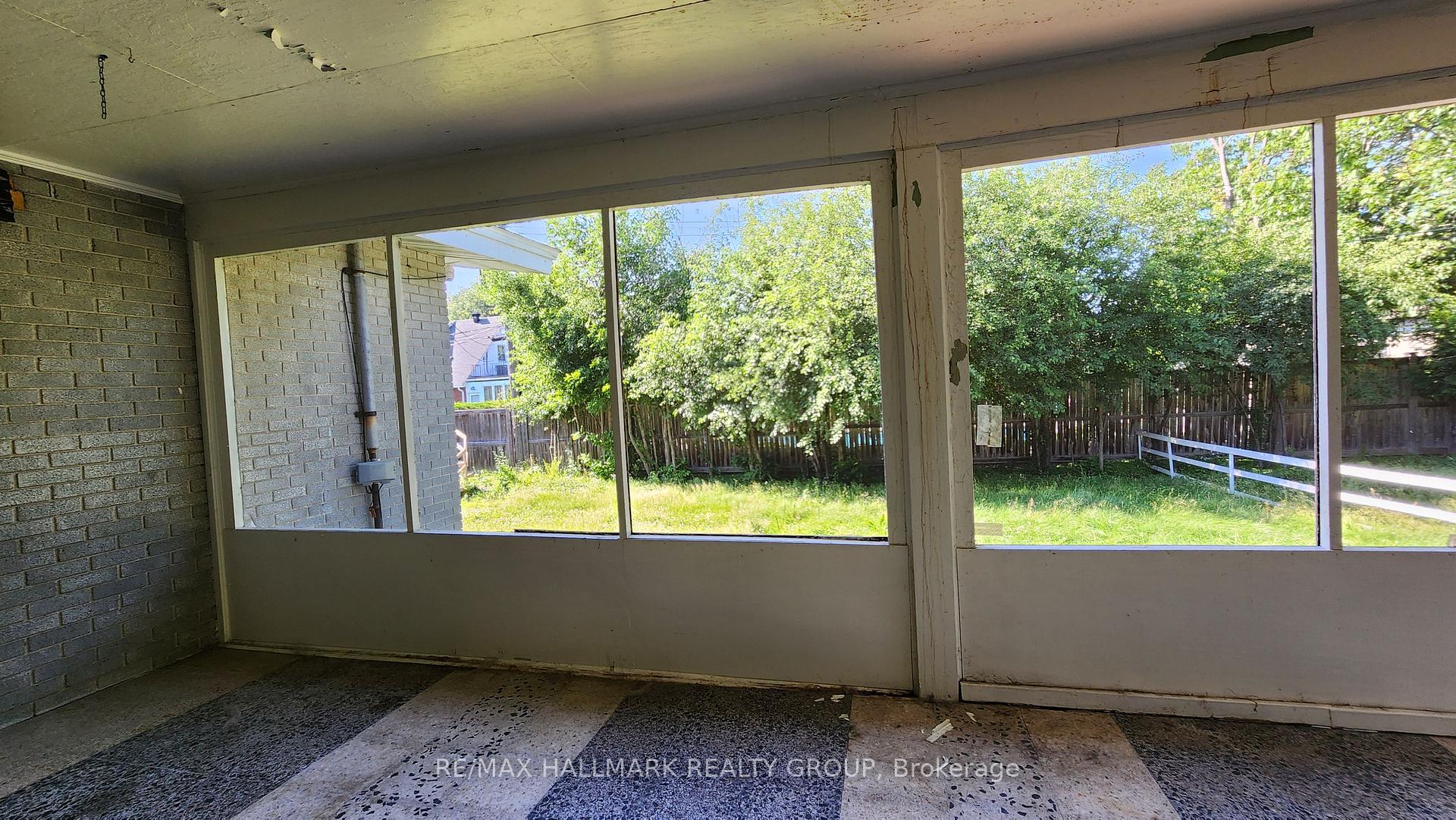 Photo 16 of 447 Roger Road, Ottawa, Alta Vista/Faircrest Heights — HOMEH