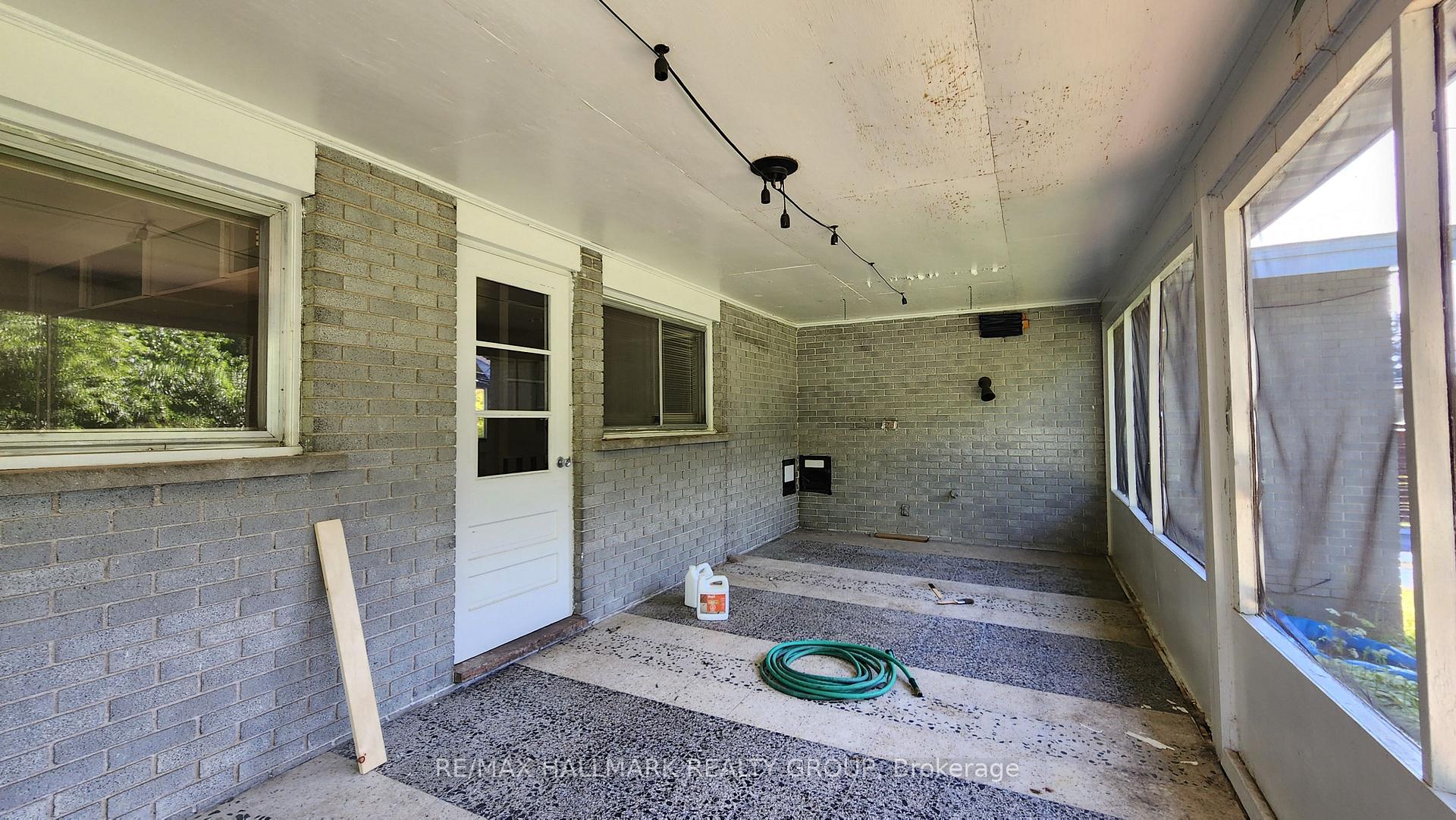 Photo 20 of 447 Roger Road, Ottawa, Alta Vista/Faircrest Heights — HOMEH